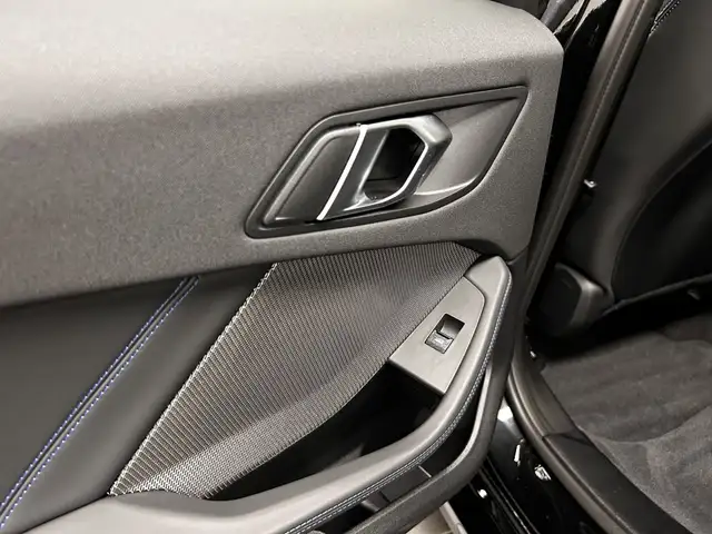 BMW 1 Series view 13