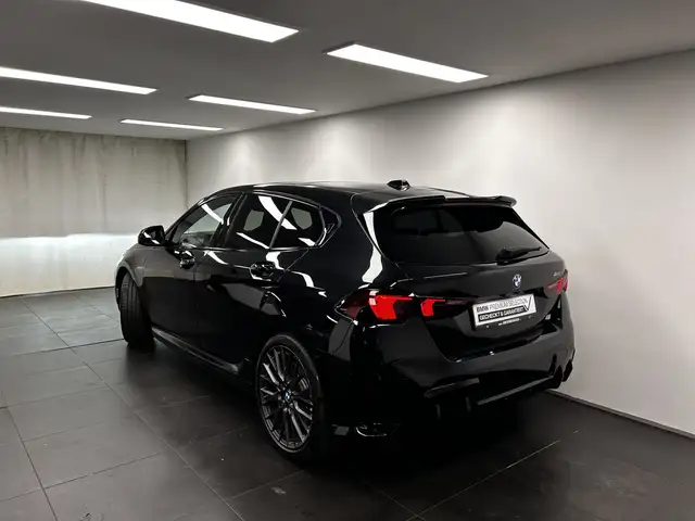 BMW 1 Series view 10