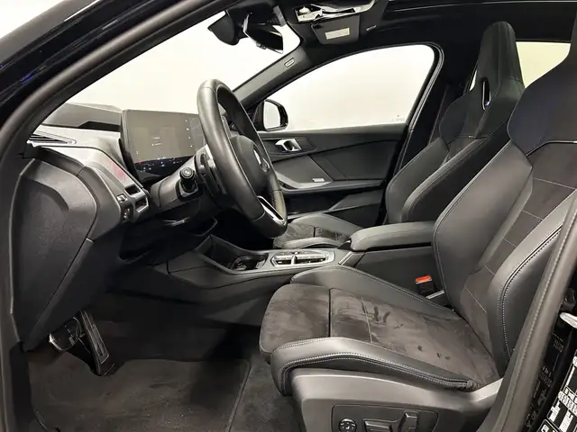BMW 1 Series view 4