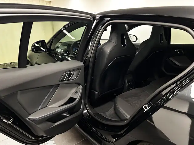 BMW 1 Series view 12