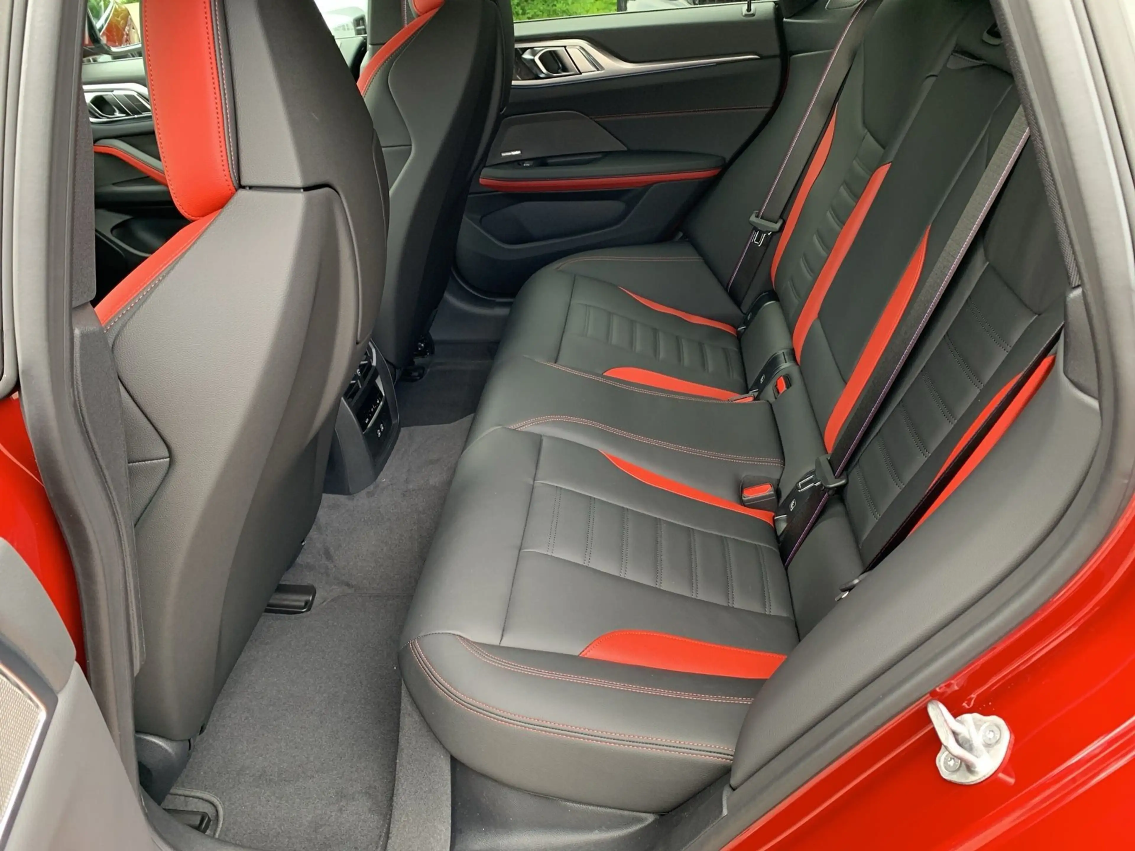 BMW i4 xDrive40 Bestellaktion UPE: 85.970,00,-€ M Sportpa — photo 12
