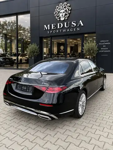 Mercedes-Benz S-Class view 4