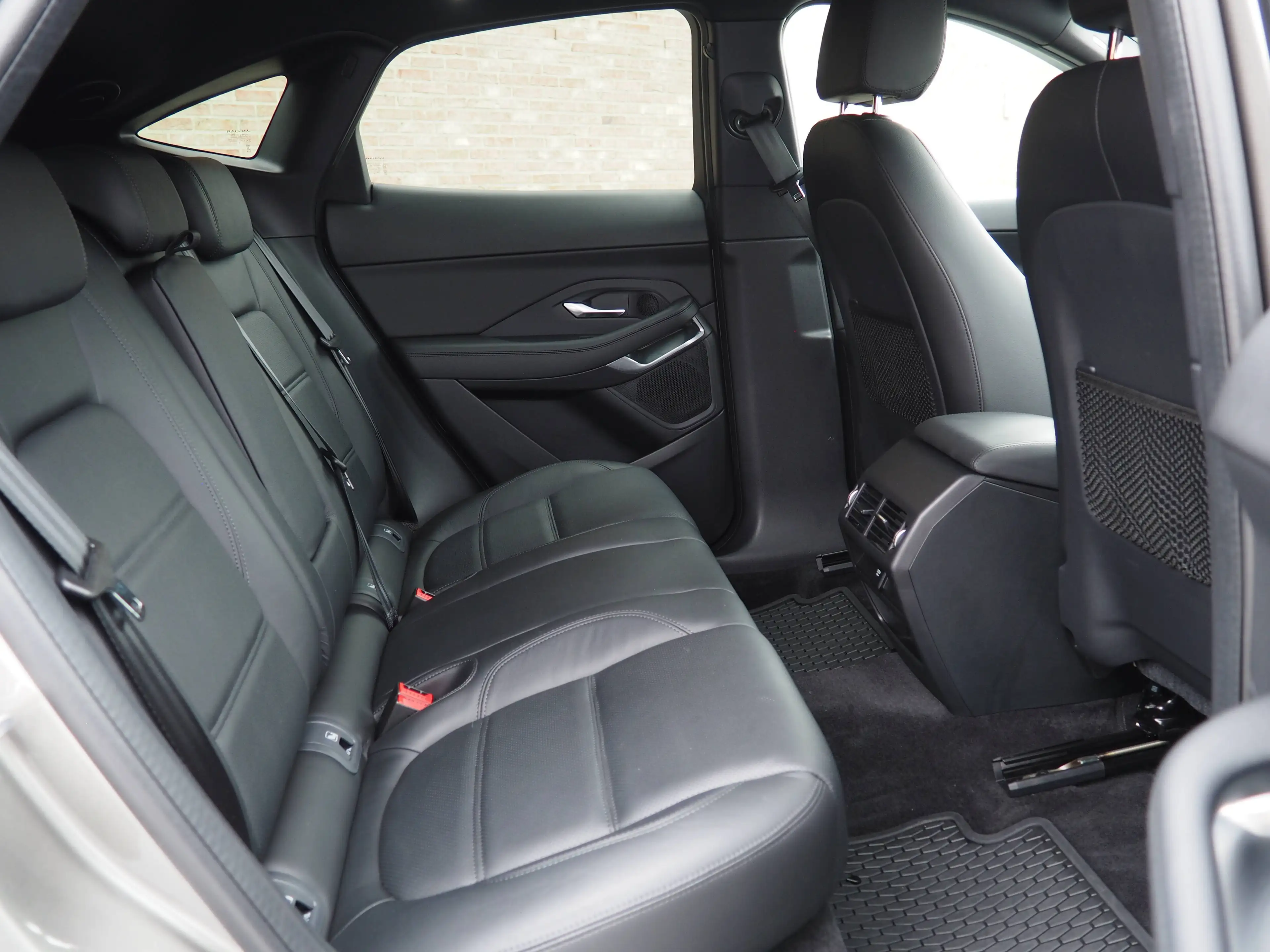 Jaguar E-Pace 2.0 D AWD S ✅BOITE AUTO✅CUIR-GPS-CAM-CLIM- — photo 11