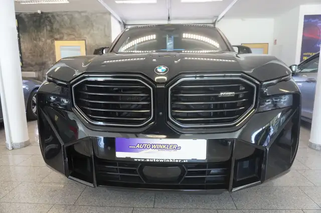 BMW XM view 3