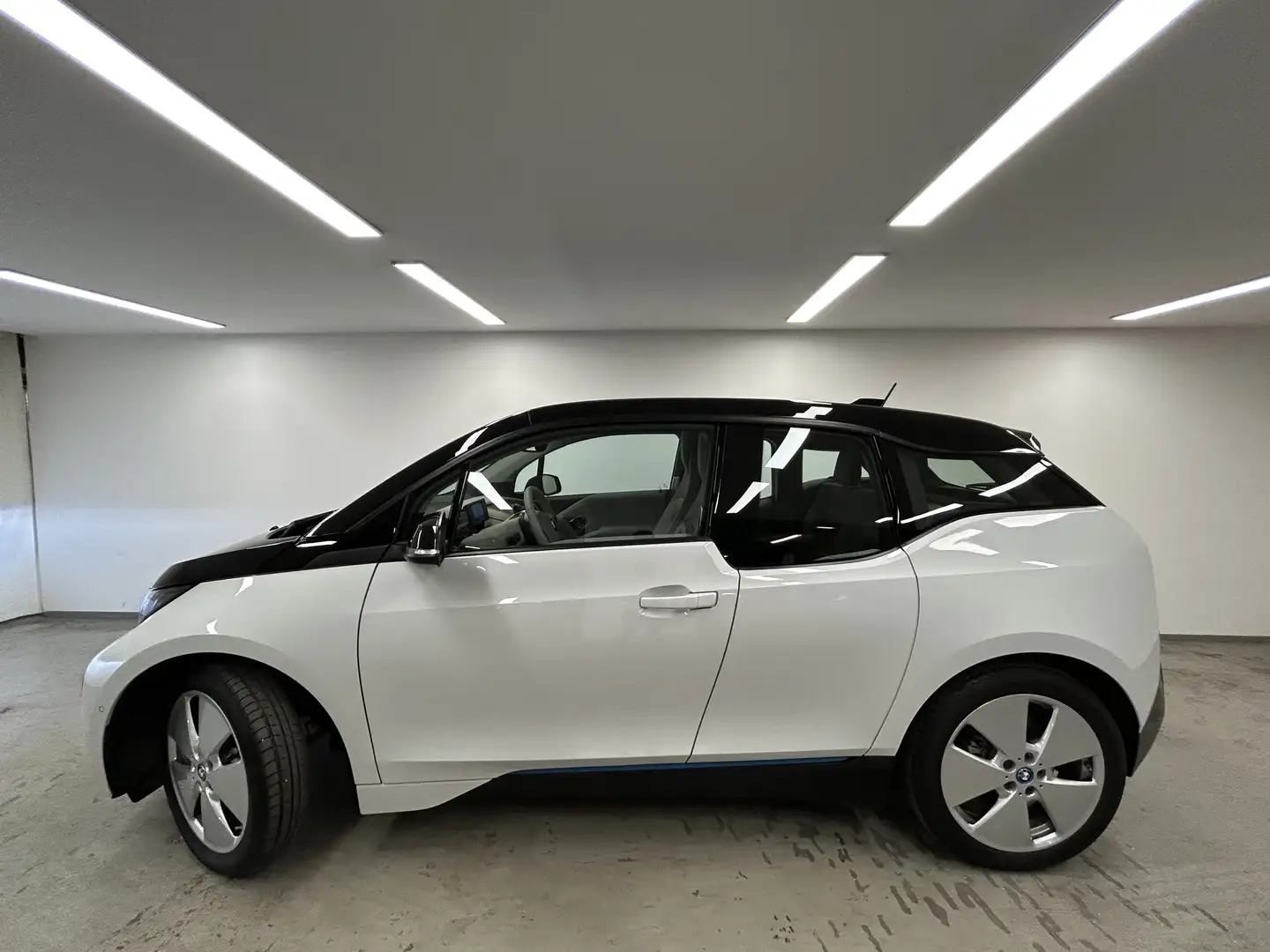 BMW i3 120Ah DAB LED WLAN RFK Navi Bus. Tempomat Fehér - 2
