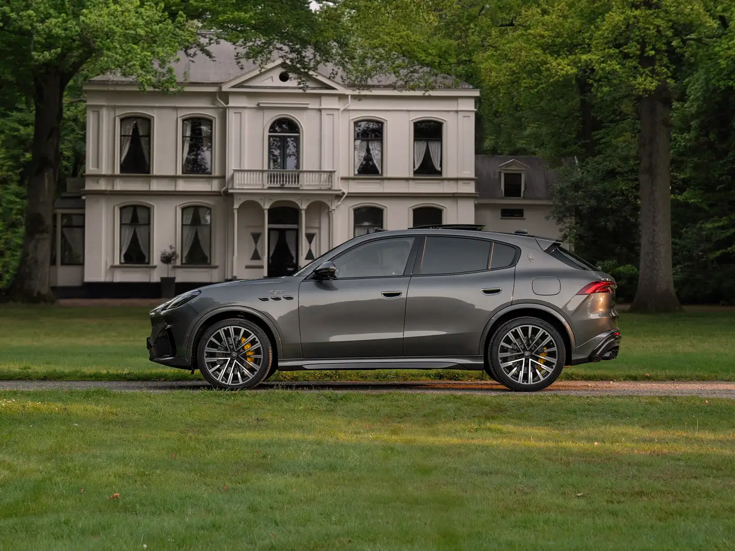 Maserati Grecale 3.0 V6 Trofeo 530pk | Full option! | Carbon ext. + Grijs - 1