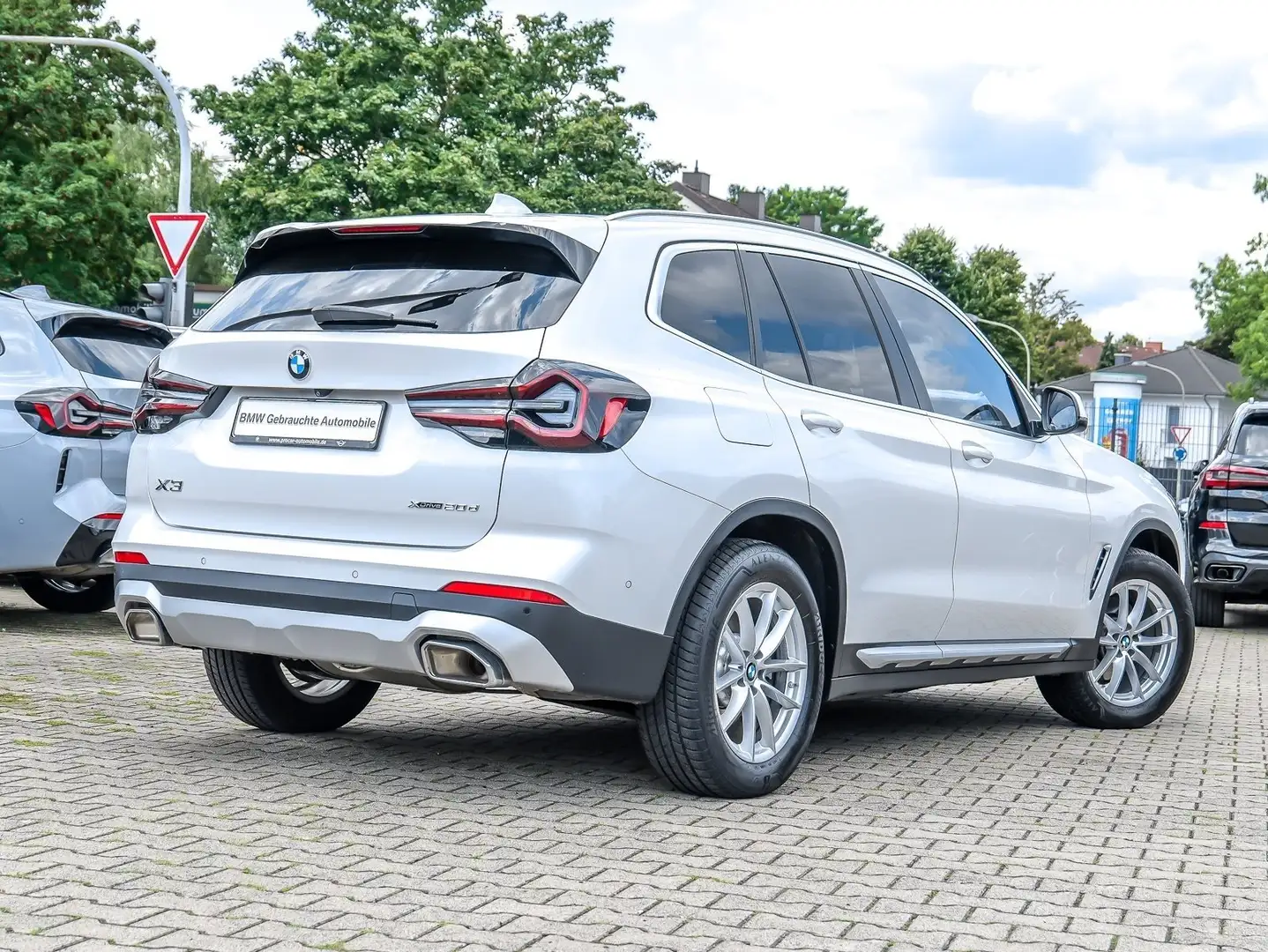 BMW X3 xDrive20d LC+ Pano AHK LED Standheiz. RFK DAB Bianco - 2