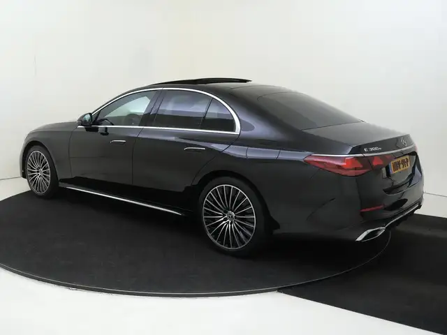 Mercedes-Benz E-Class view 3