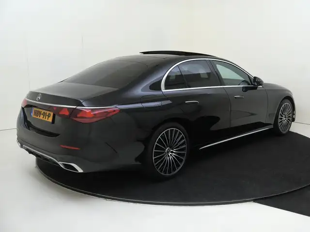 Mercedes-Benz E-Class view 4