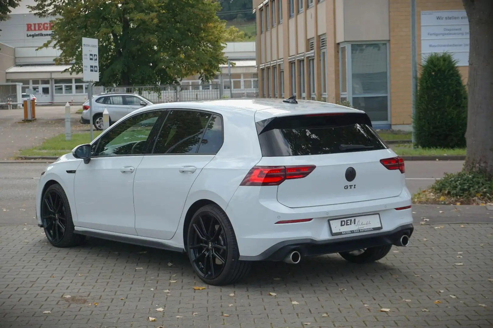Volkswagen Golf VIII Lim. GTI / IQ Light / R-Kam. / 19" / Blanc - 2