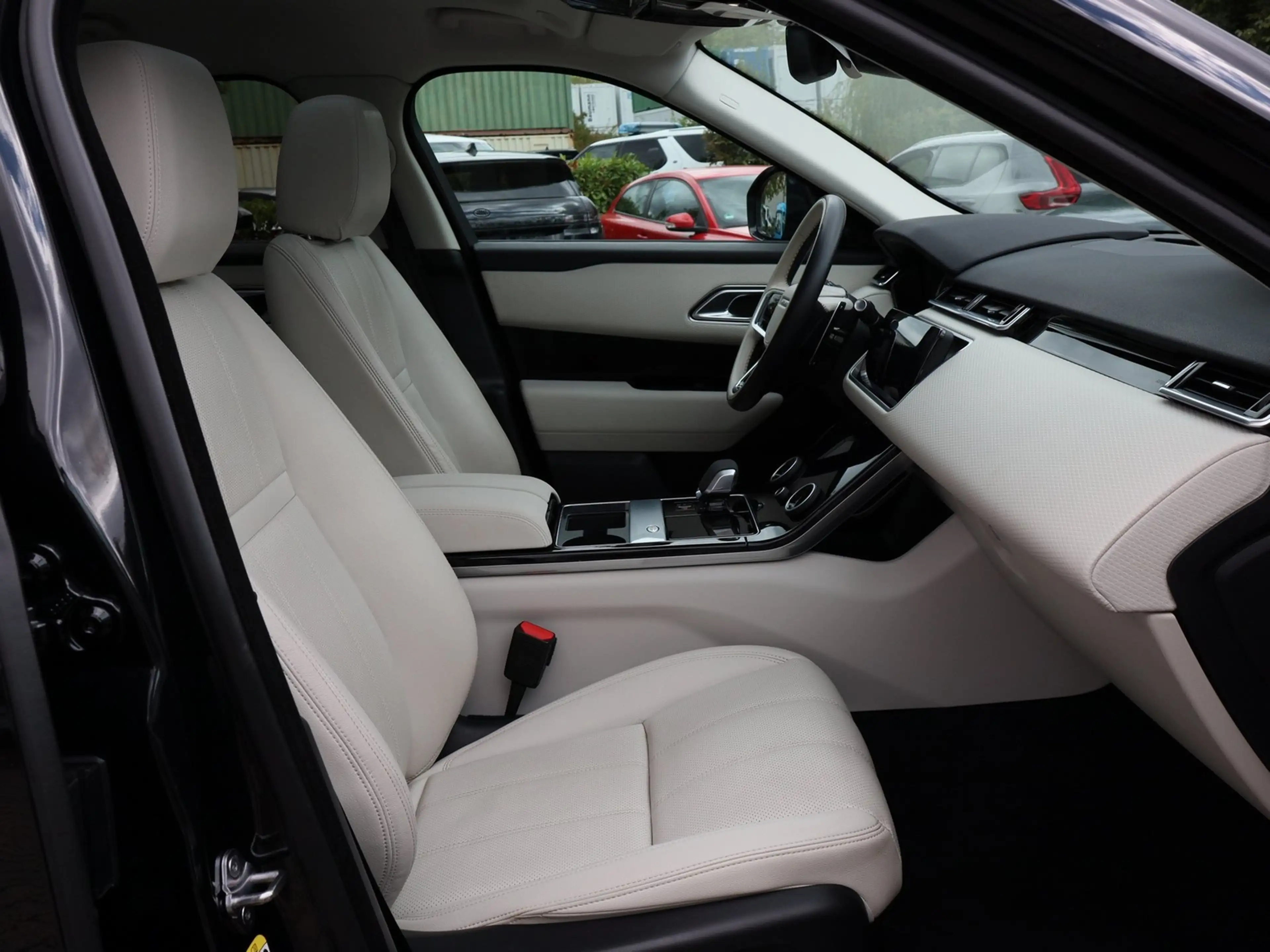 Land Rover Range Rover Velar D200 R-Dynamic SE — photo 3
