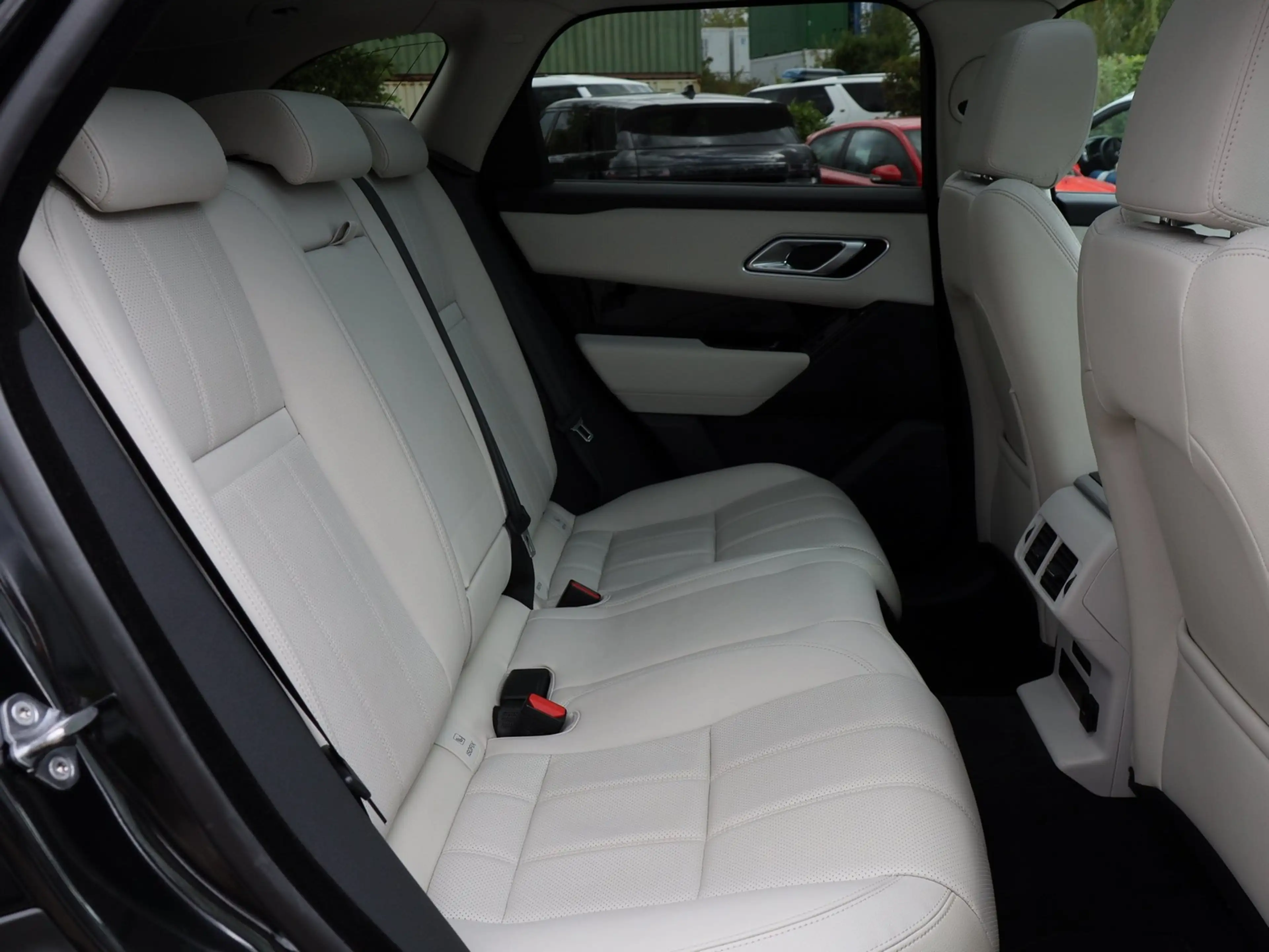 Land Rover Range Rover Velar D200 R-Dynamic SE — photo 5