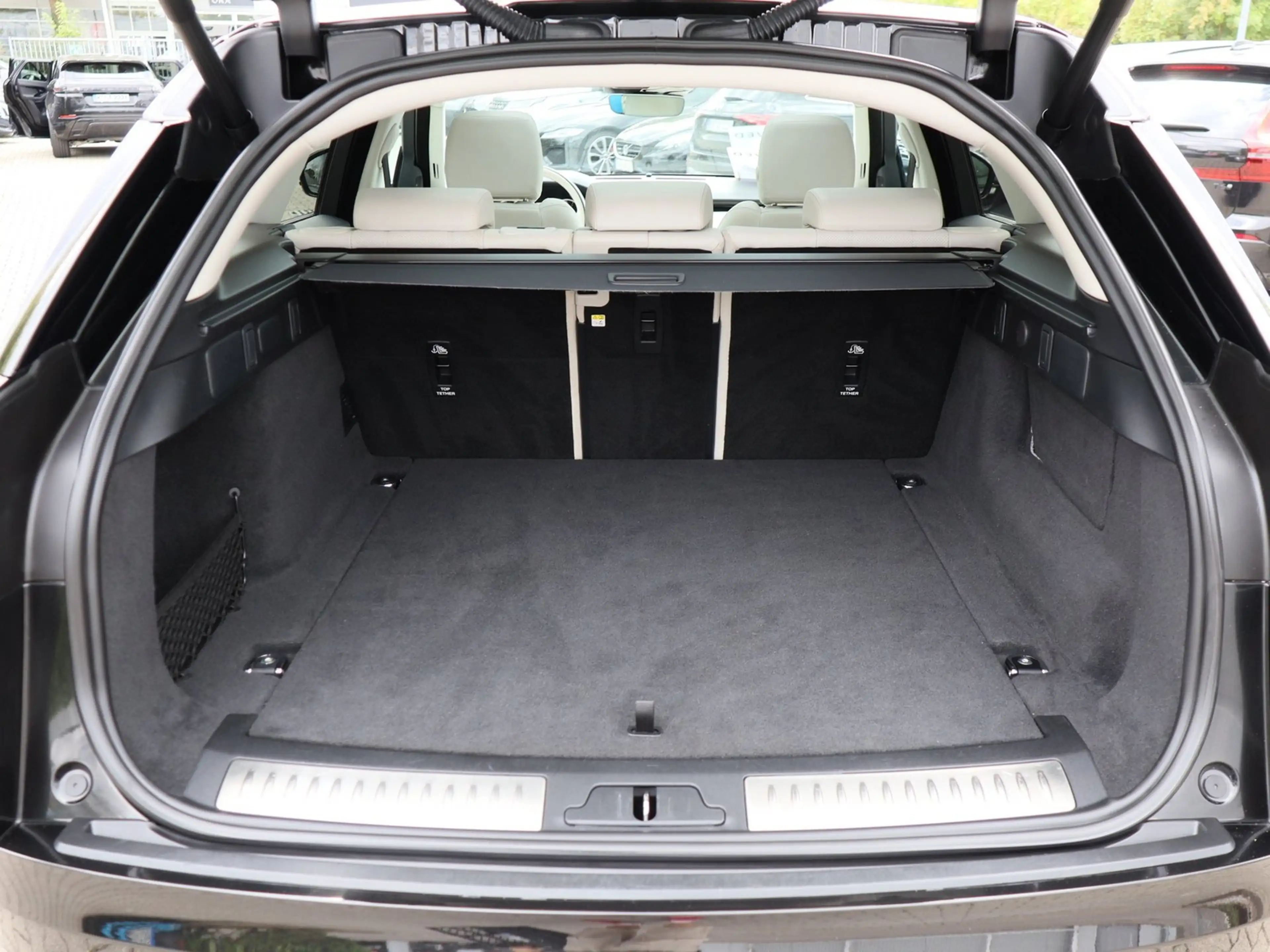 Land Rover Range Rover Velar D200 R-Dynamic SE — photo 15