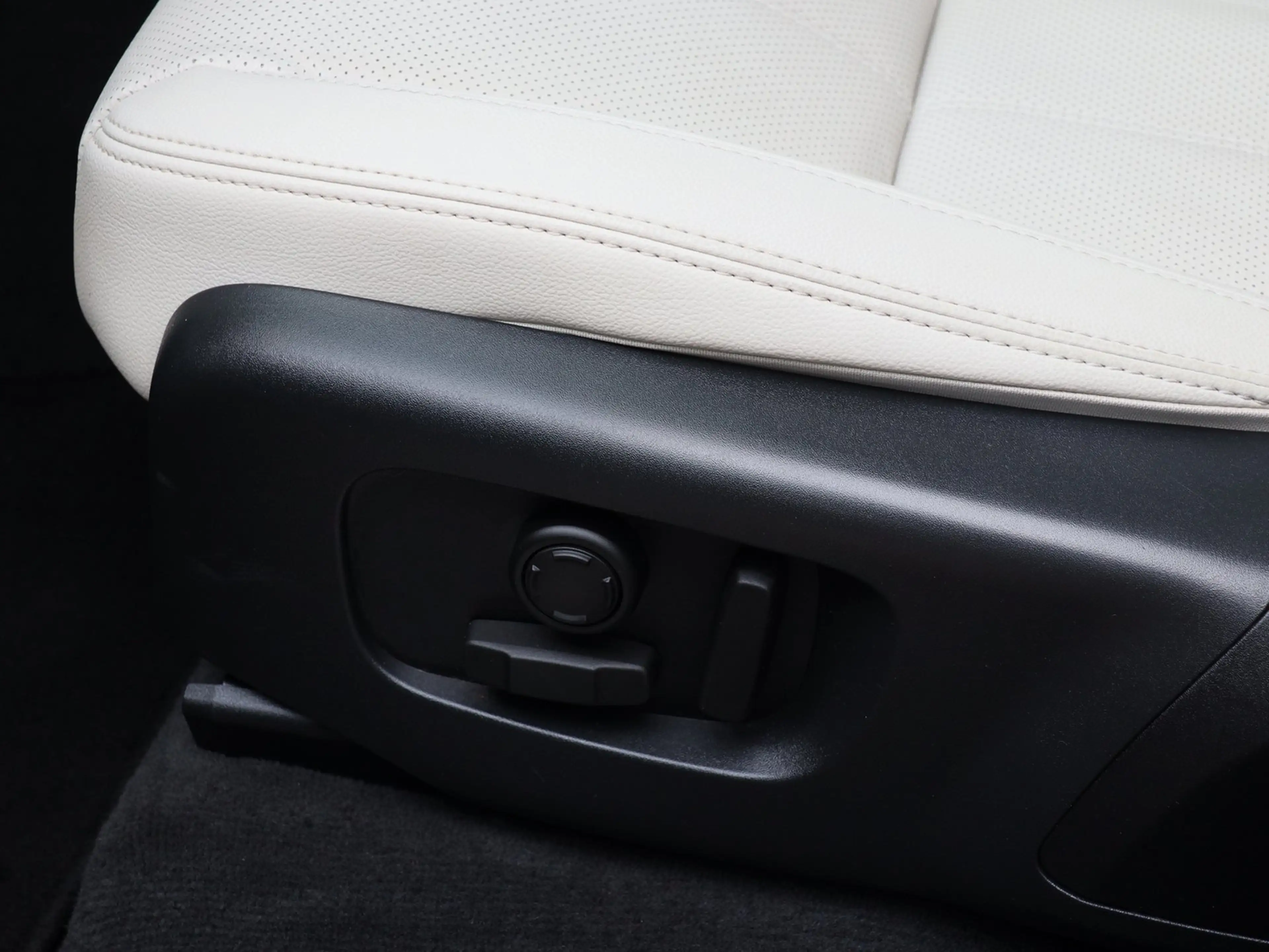 Land Rover Range Rover Velar D200 R-Dynamic SE — photo 11