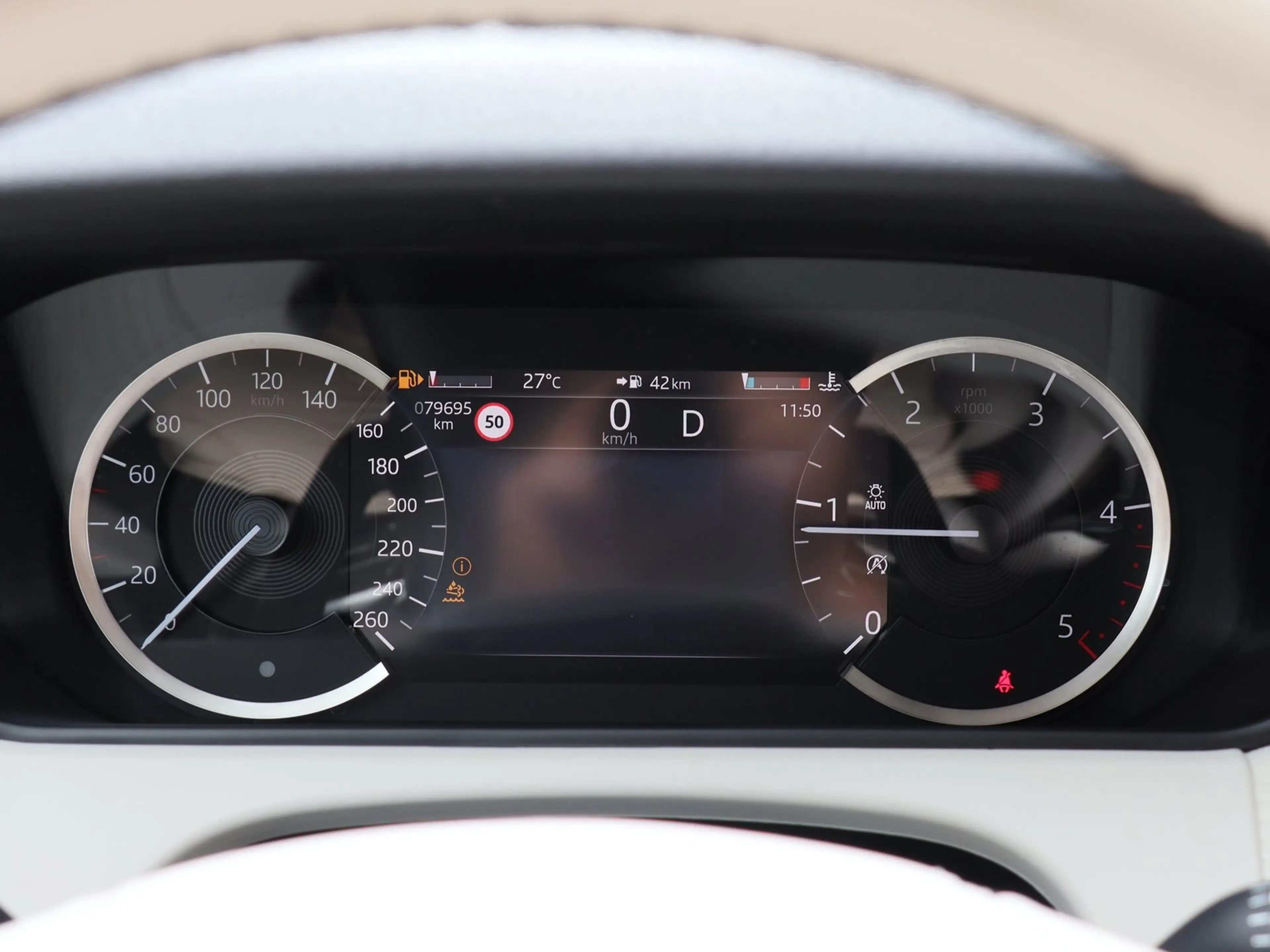 Land Rover Range Rover Velar D200 R-Dynamic SE — photo 14