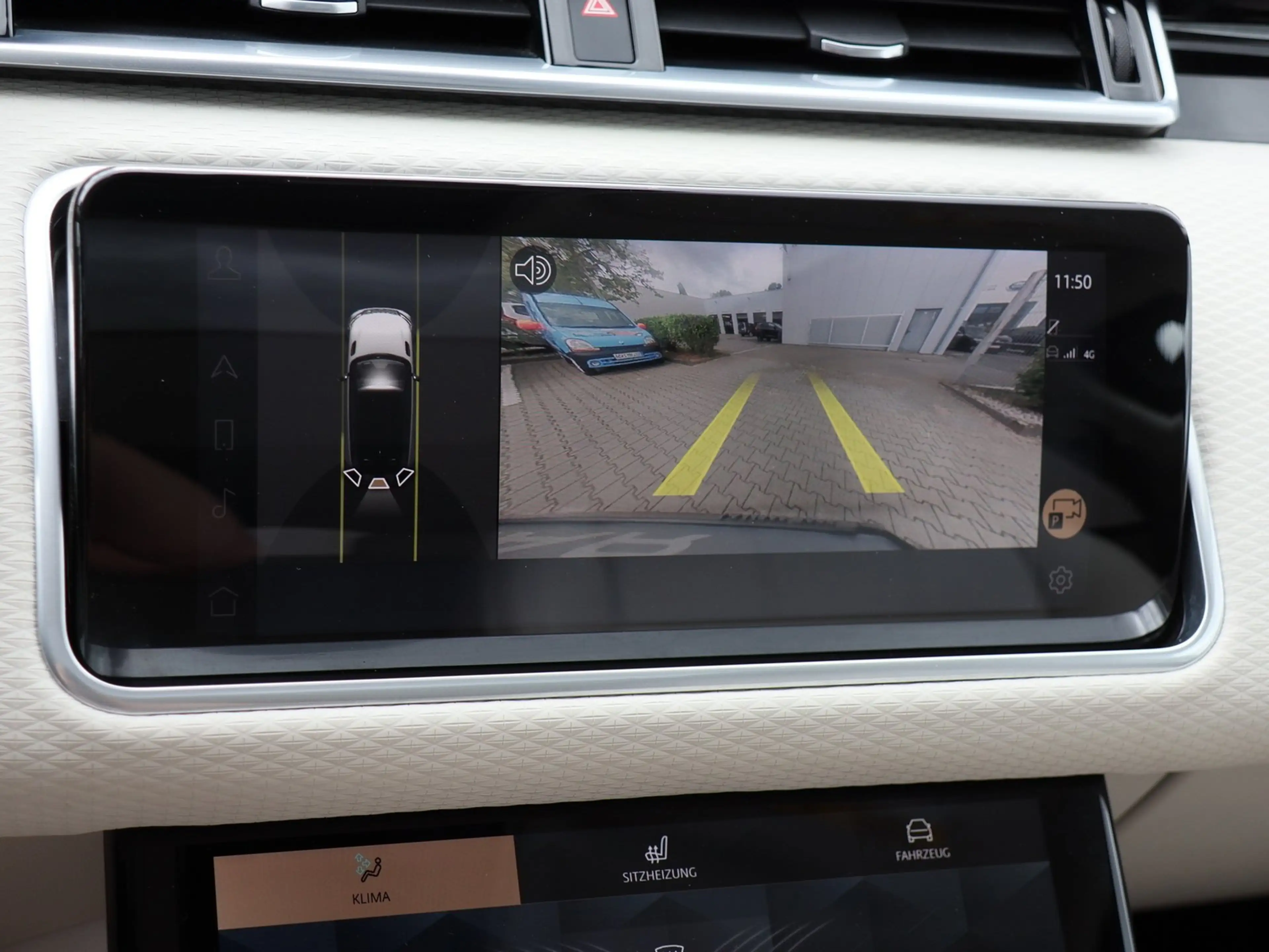 Land Rover Range Rover Velar D200 R-Dynamic SE — photo 10