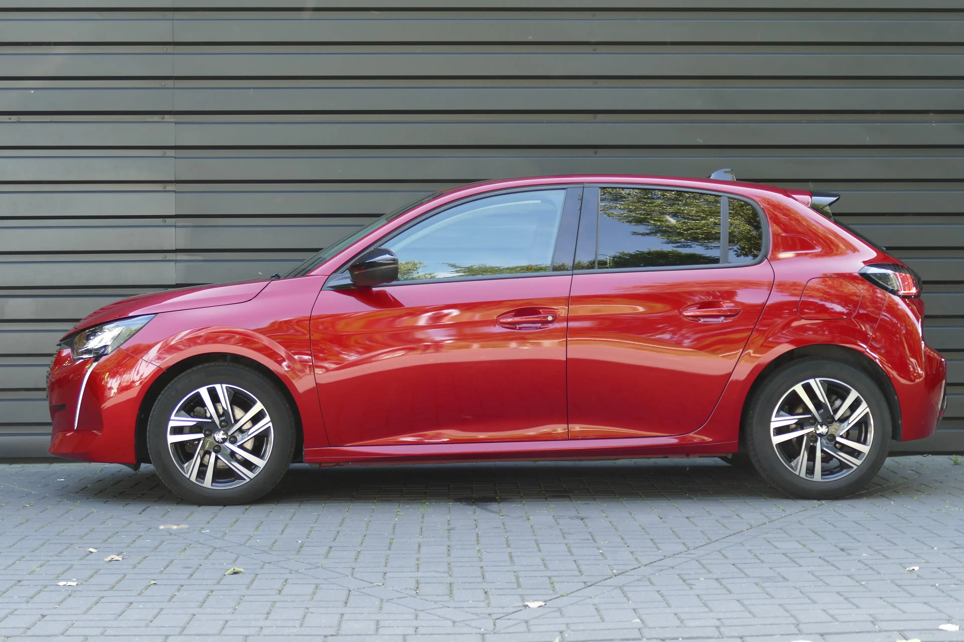 Peugeot 208 1.2 PURETECH 100PK ALLURE / CAMERA / STOELVERWARMI — photo 2