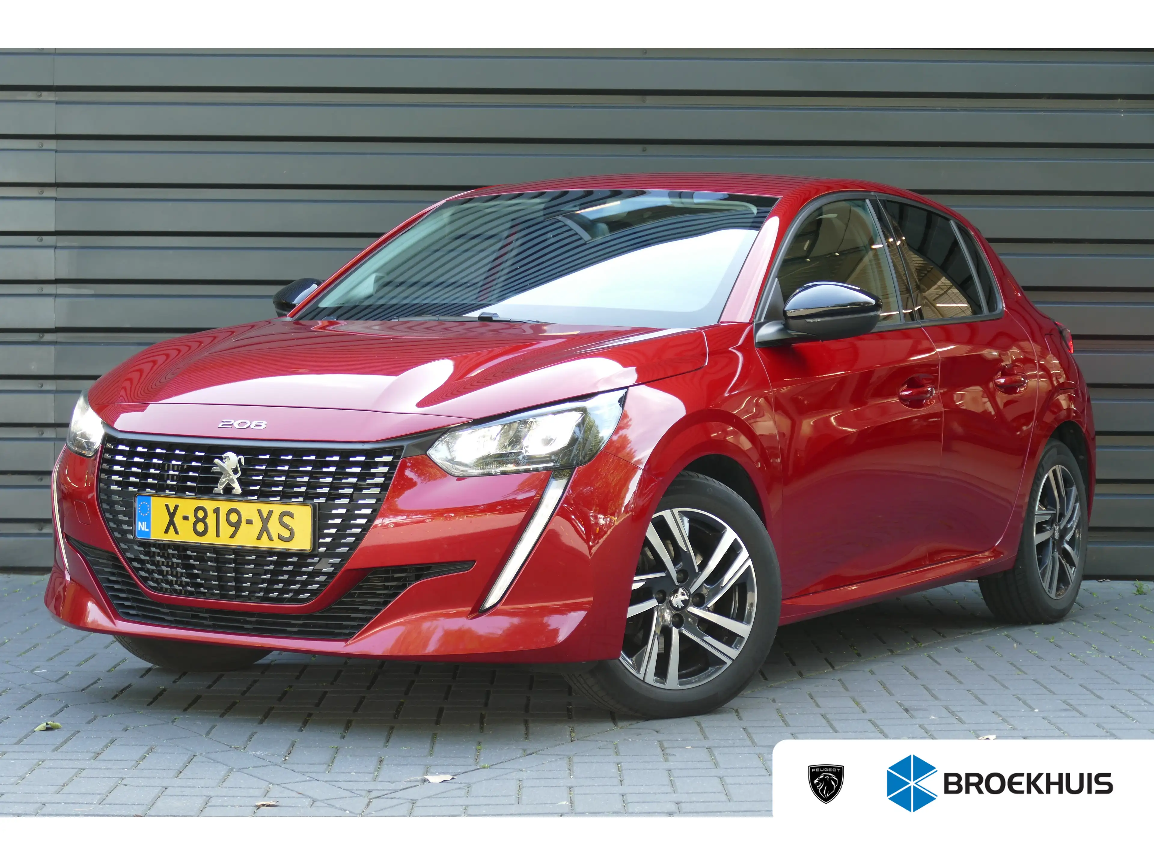 Peugeot 208 1.2 PURETECH 100PK ALLURE / CAMERA / STOELVERWARMI