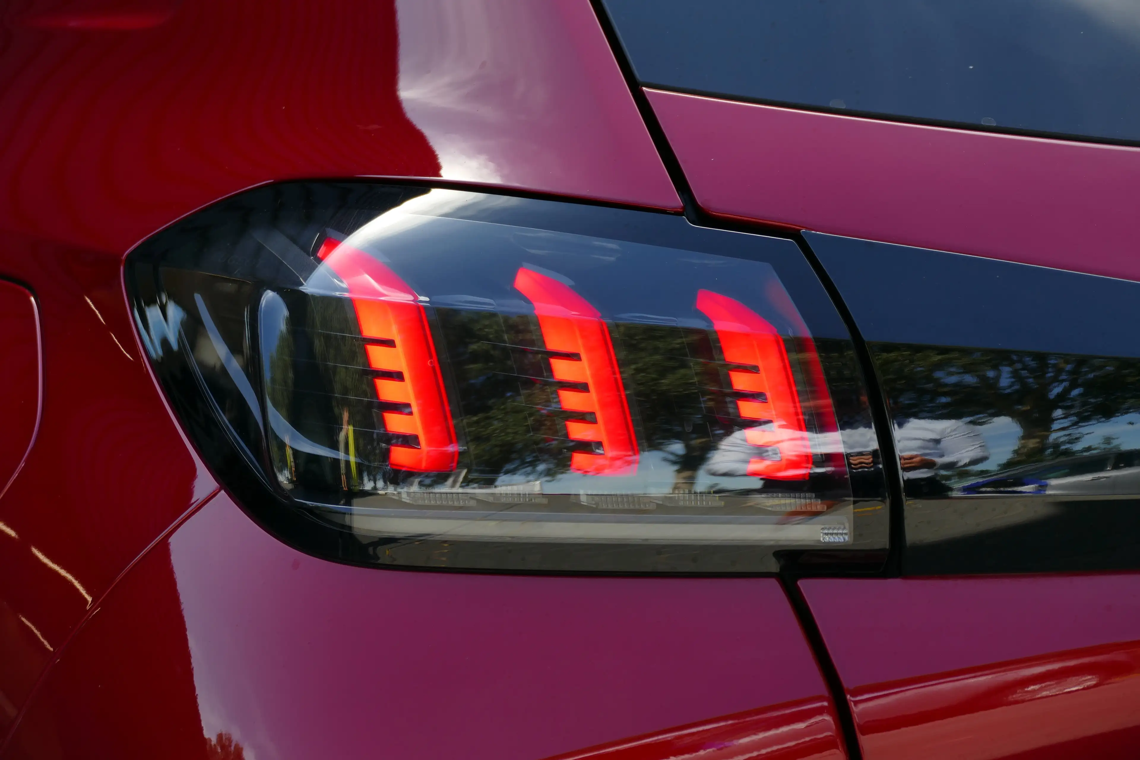 Peugeot 208 1.2 PURETECH 100PK ALLURE / CAMERA / STOELVERWARMI — photo 6