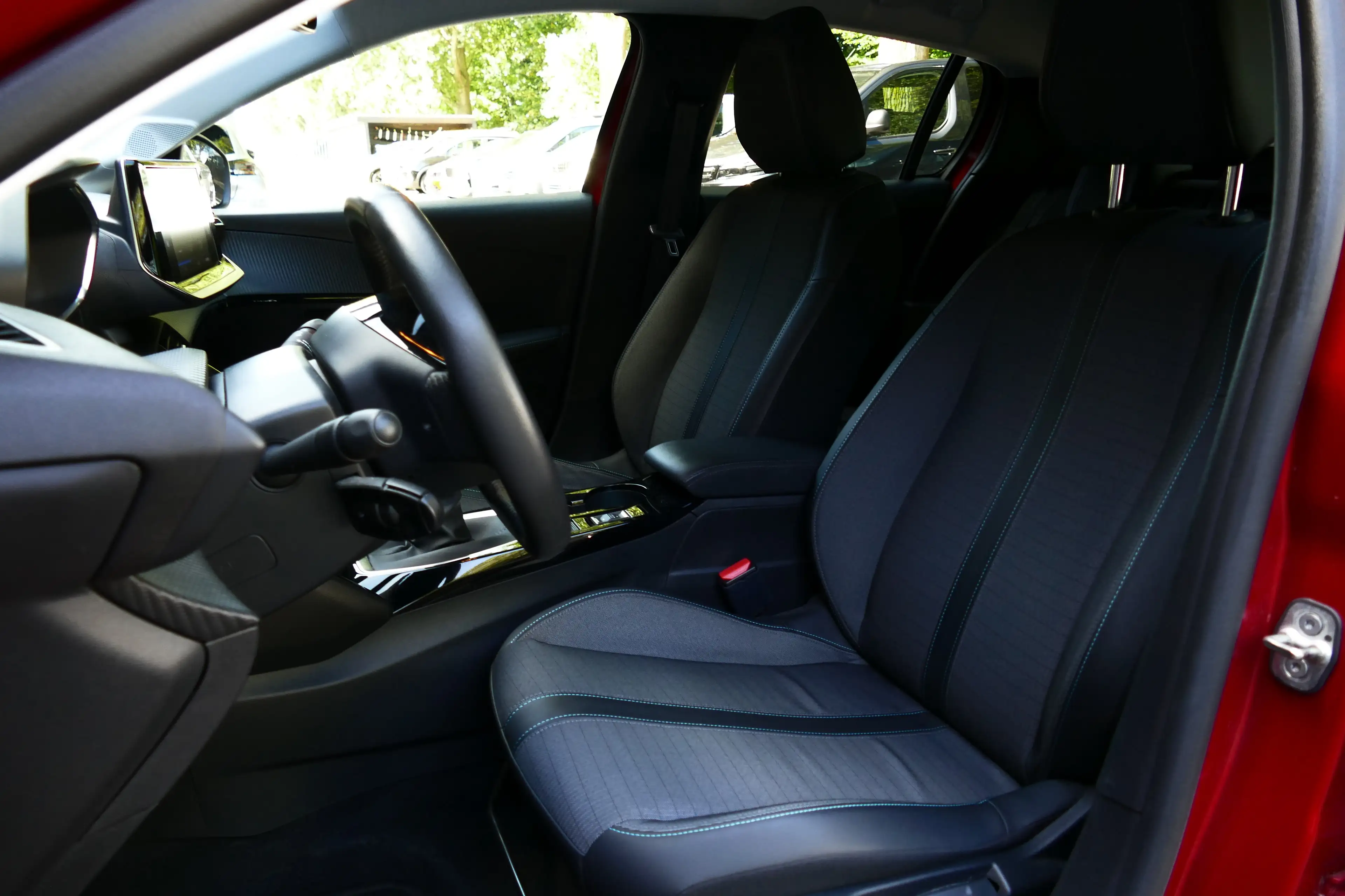 Peugeot 208 1.2 PURETECH 100PK ALLURE / CAMERA / STOELVERWARMI — photo 14