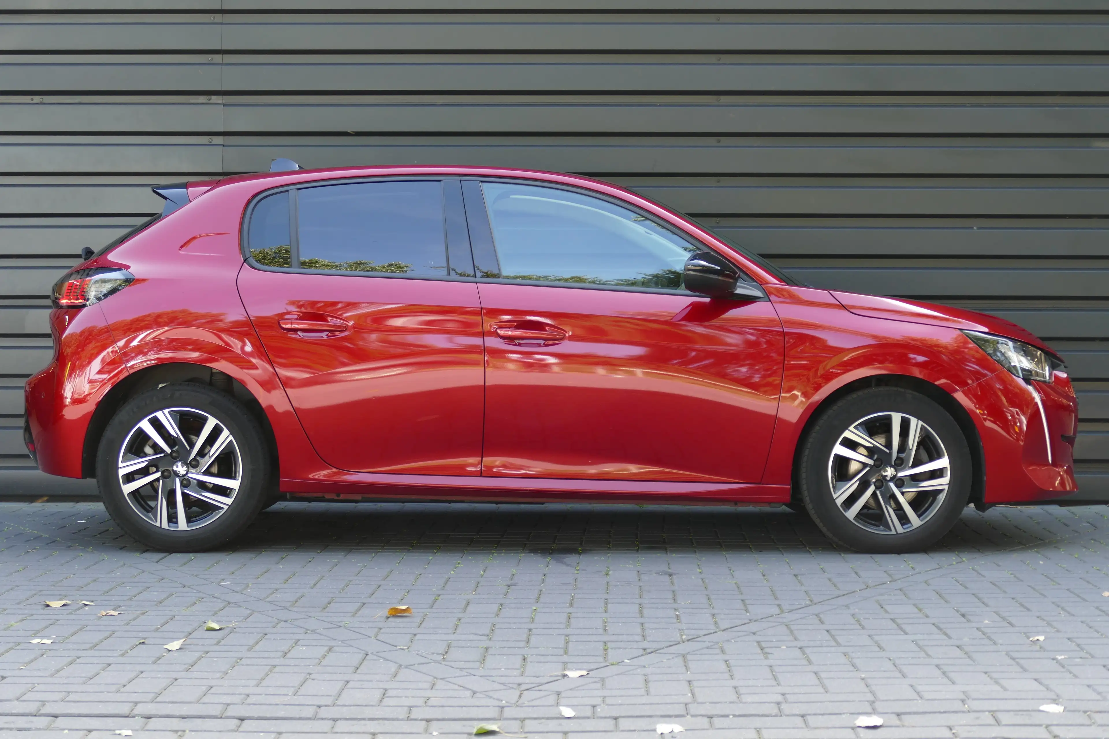 Peugeot 208 1.2 PURETECH 100PK ALLURE / CAMERA / STOELVERWARMI — photo 3