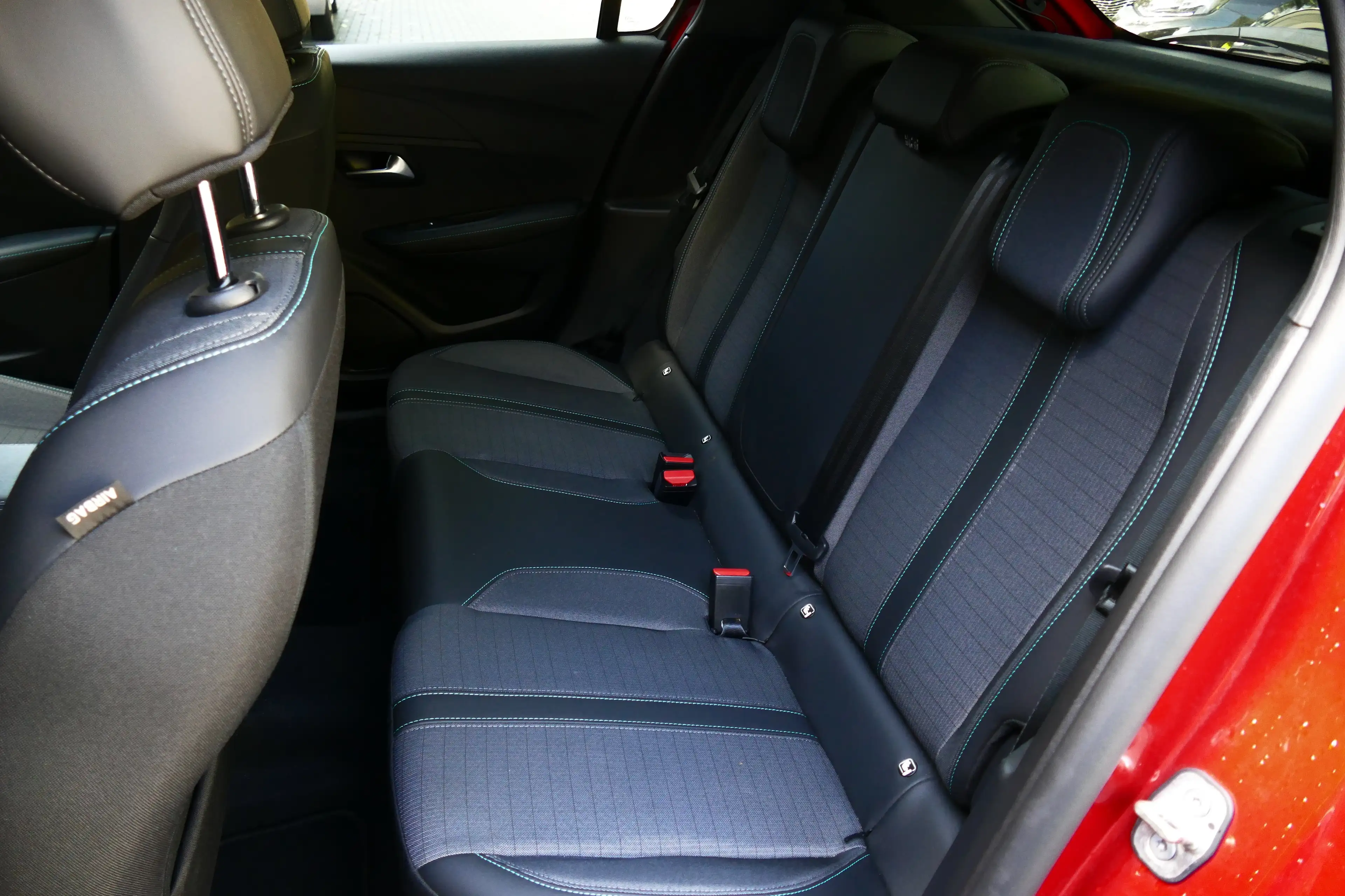 Peugeot 208 1.2 PURETECH 100PK ALLURE / CAMERA / STOELVERWARMI — photo 13