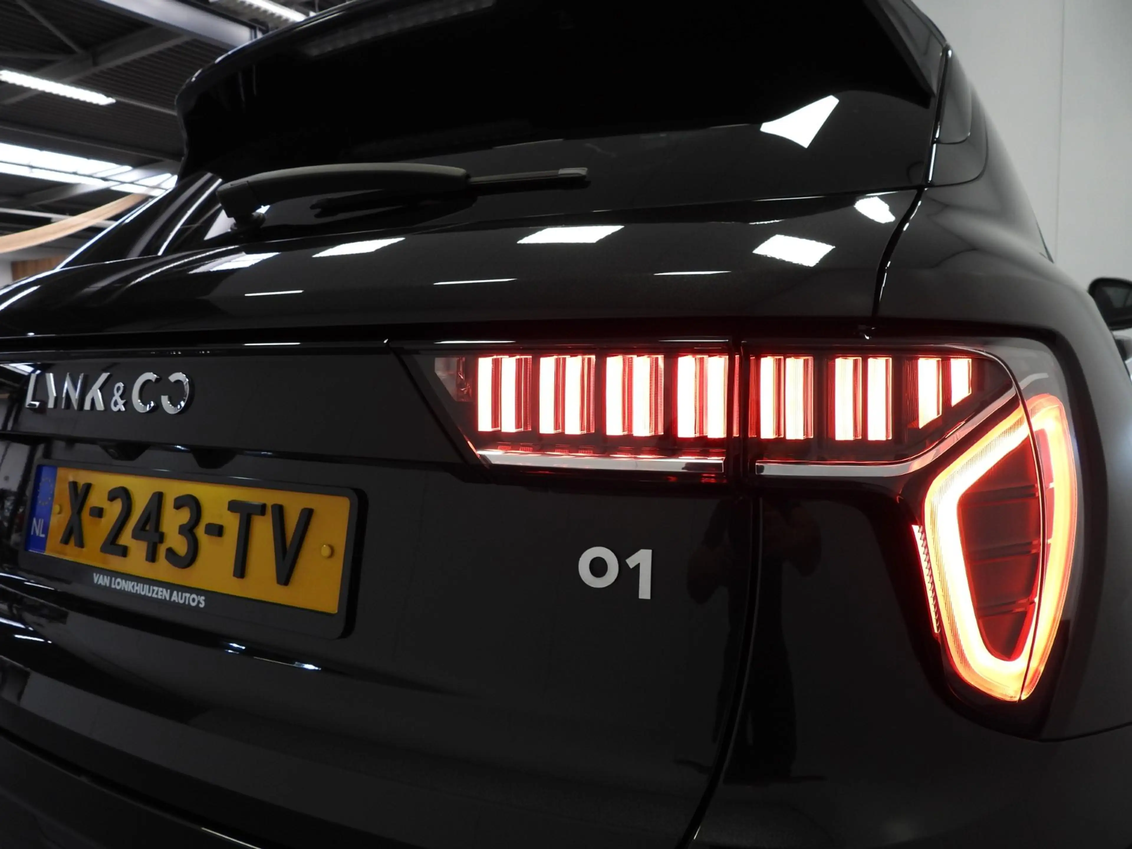 Lynk & Co 01 1.5 PHEV BlackLine TREKH./NAVI/360CAM/SCHUIFDAK/LE — photo 38