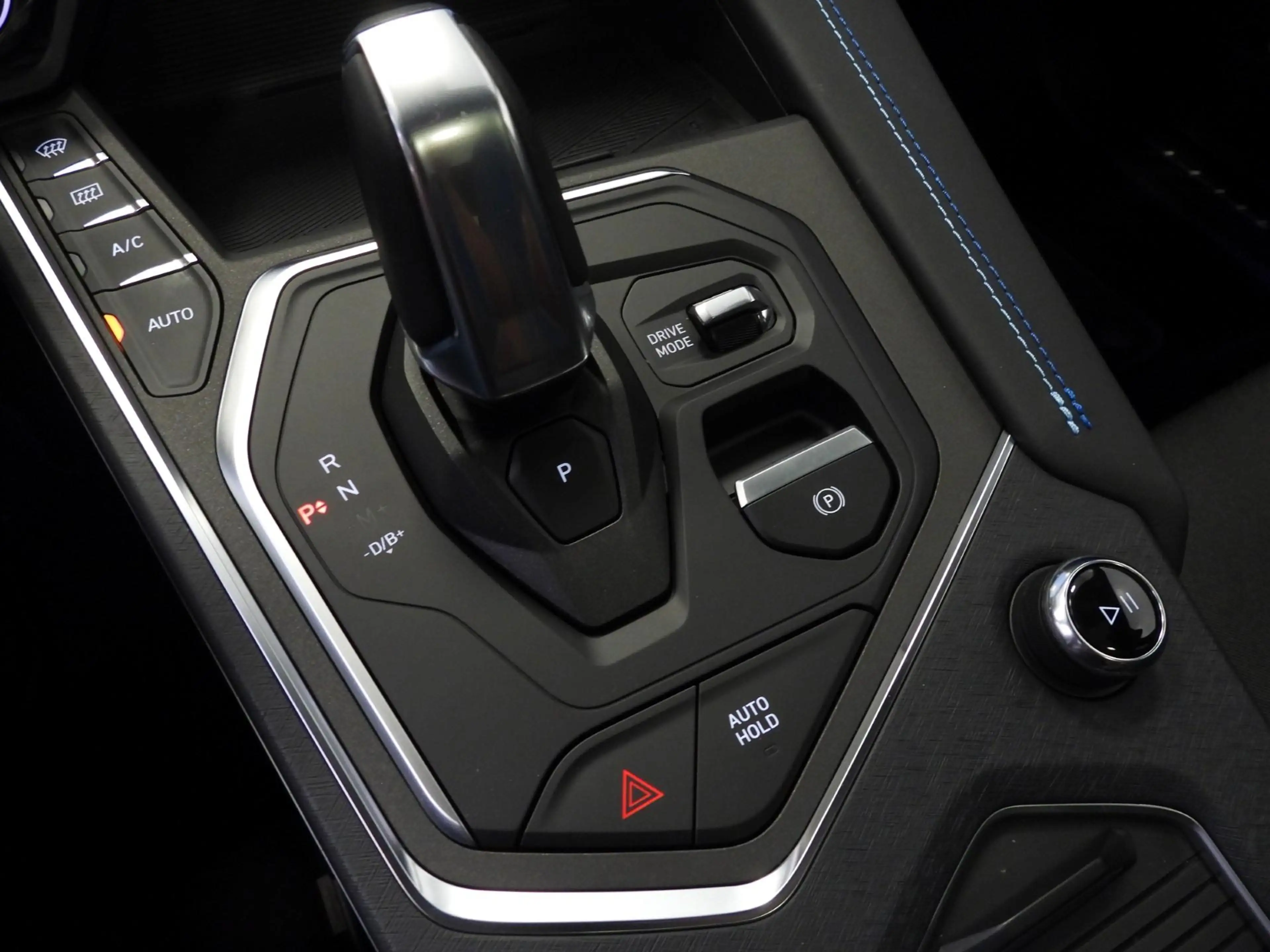 Lynk & Co 01 1.5 PHEV BlackLine TREKH./NAVI/360CAM/SCHUIFDAK/LE — photo 21