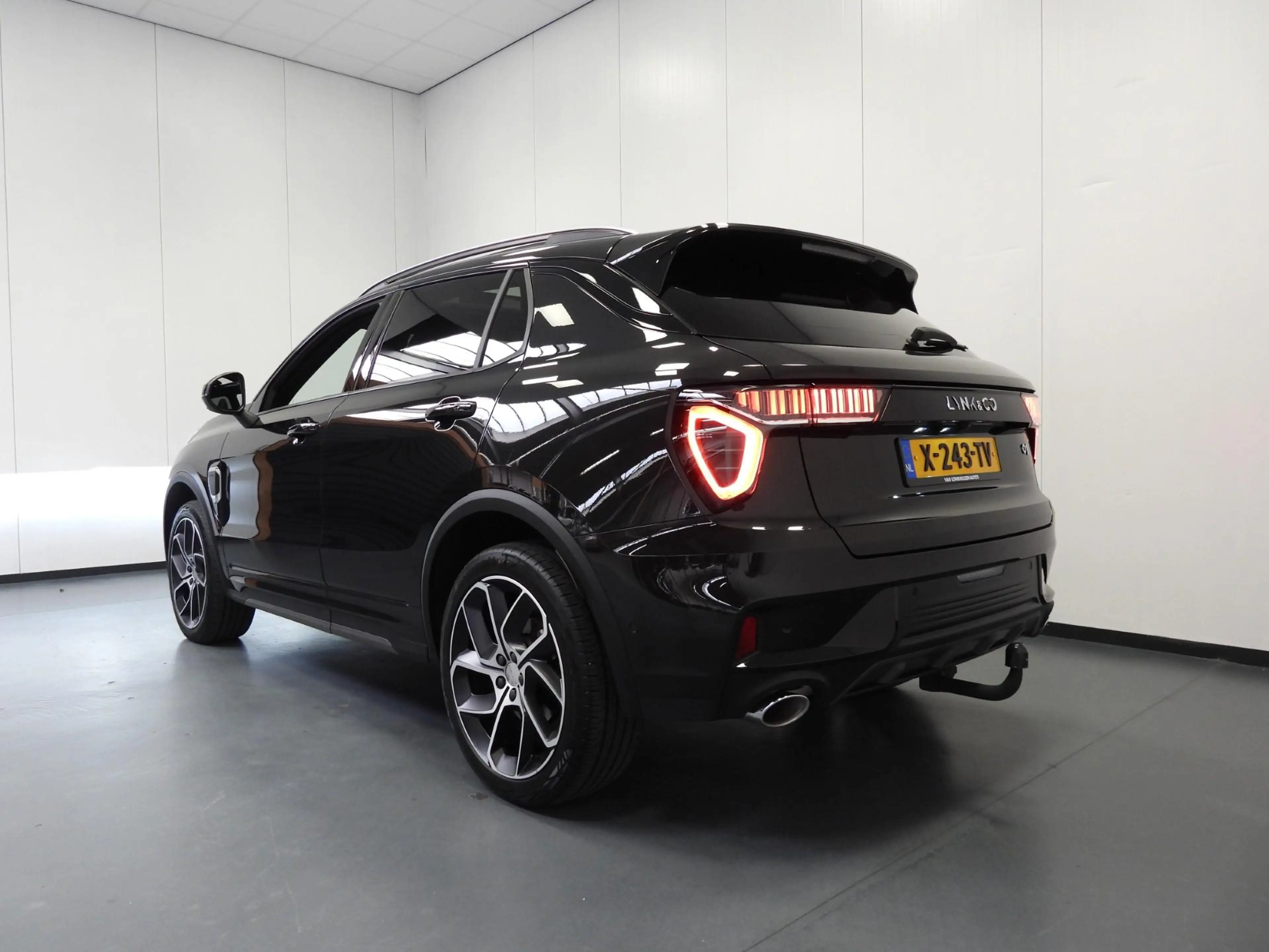 Lynk & Co 01 1.5 PHEV BlackLine TREKH./NAVI/360CAM/SCHUIFDAK/LE — photo 3