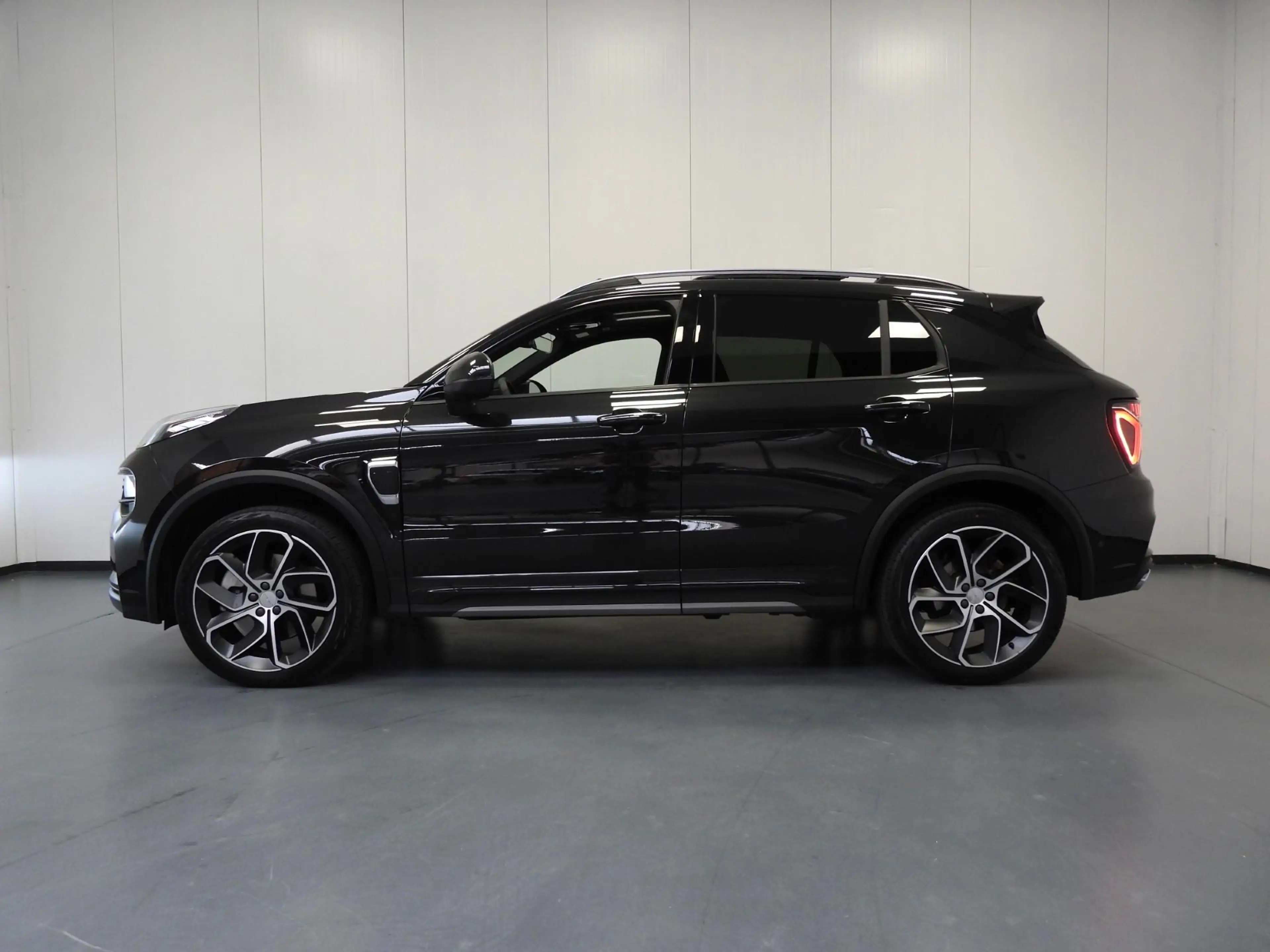 Lynk & Co 01 1.5 PHEV BlackLine TREKH./NAVI/360CAM/SCHUIFDAK/LE — photo 2