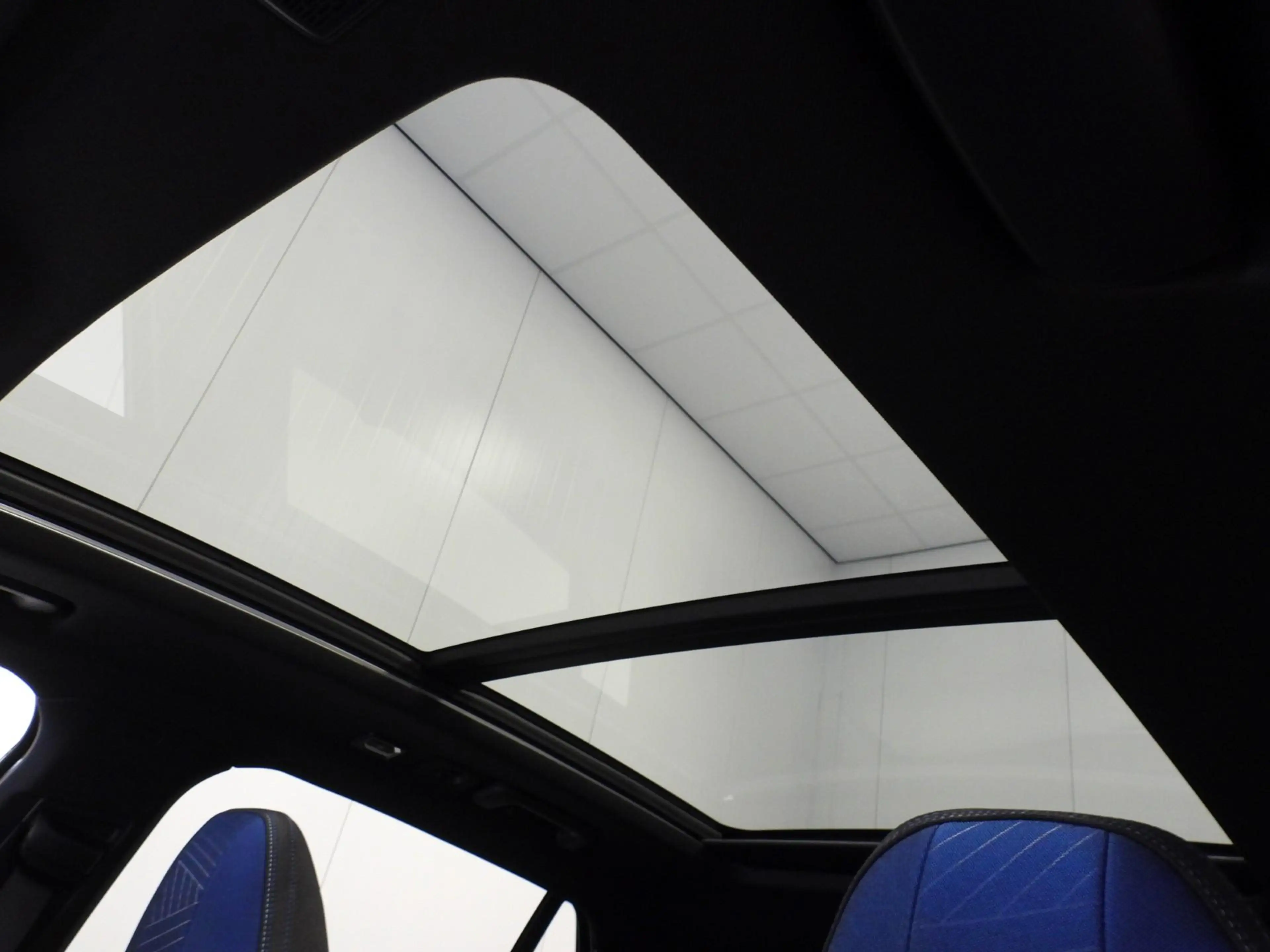 Lynk & Co 01 1.5 PHEV BlackLine TREKH./NAVI/360CAM/SCHUIFDAK/LE — photo 23