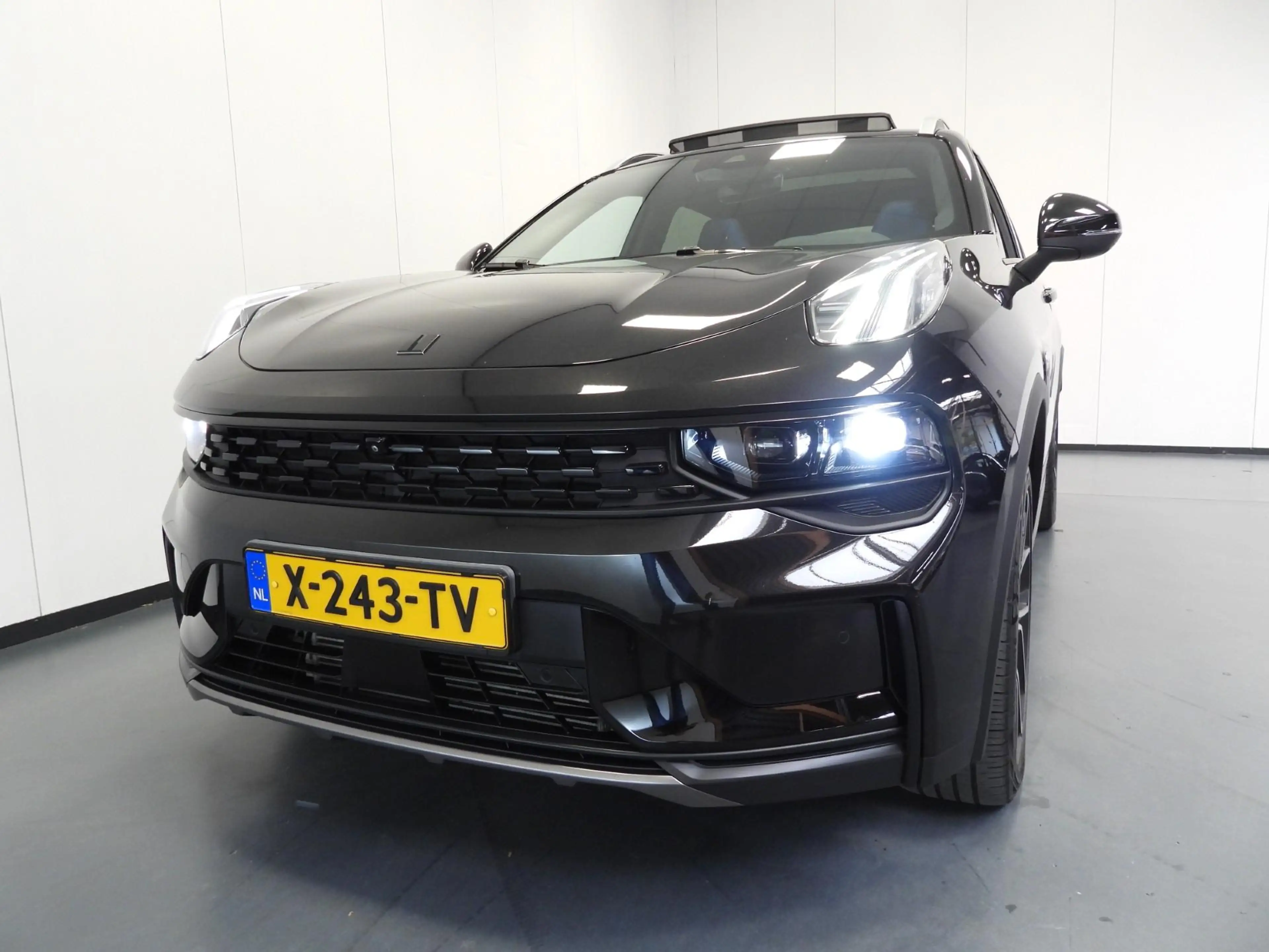 Lynk & Co 01 1.5 PHEV BlackLine TREKH./NAVI/360CAM/SCHUIFDAK/LE — photo 45