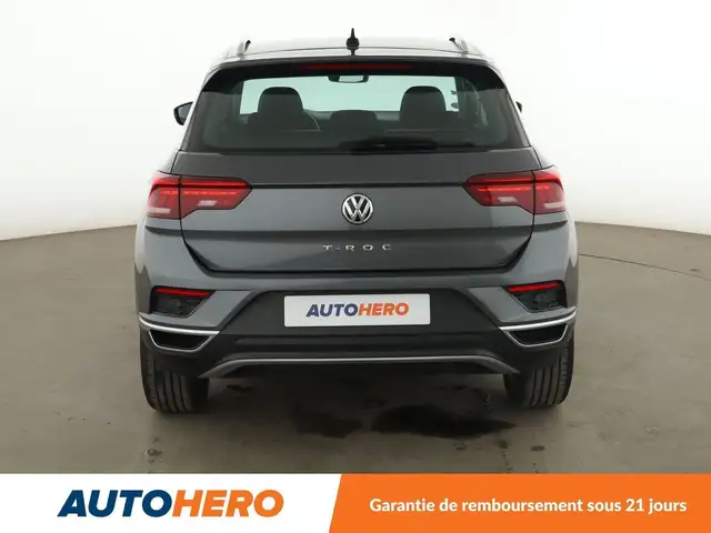 Volkswagen T-Roc view 5