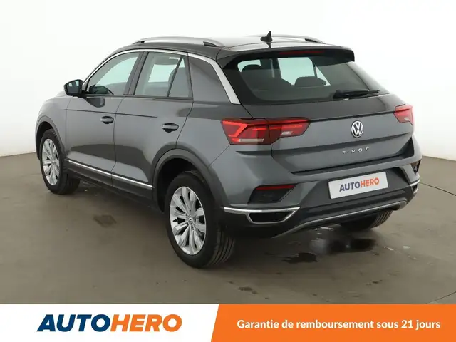 Volkswagen T-Roc view 4