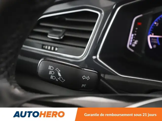 Volkswagen T-Roc view 27