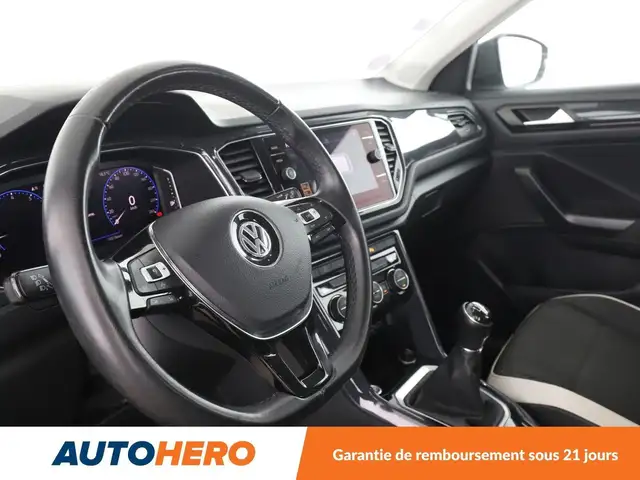 Volkswagen T-Roc view 11