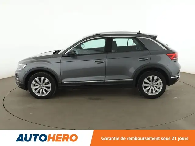 Volkswagen T-Roc view 3