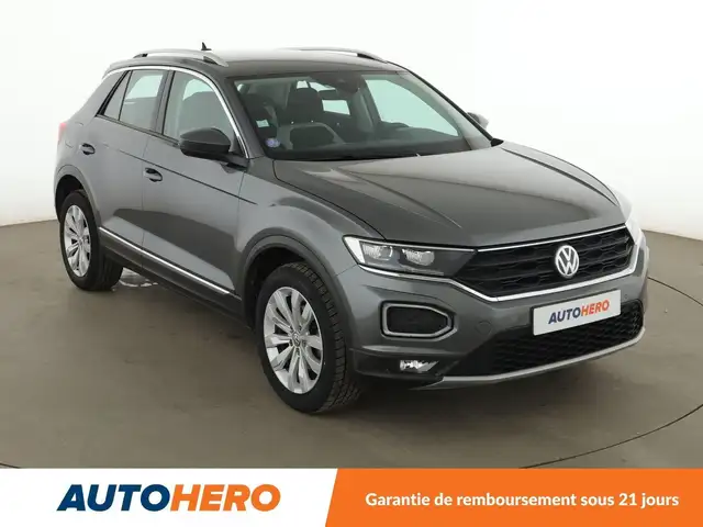 Volkswagen T-Roc view 8