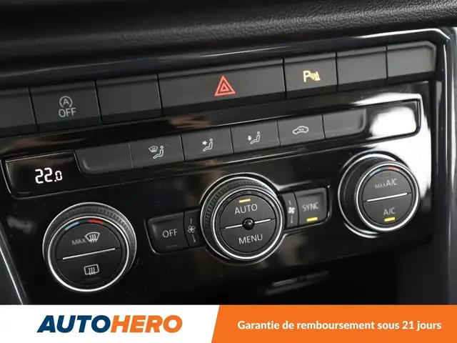 Volkswagen T-Roc view 24