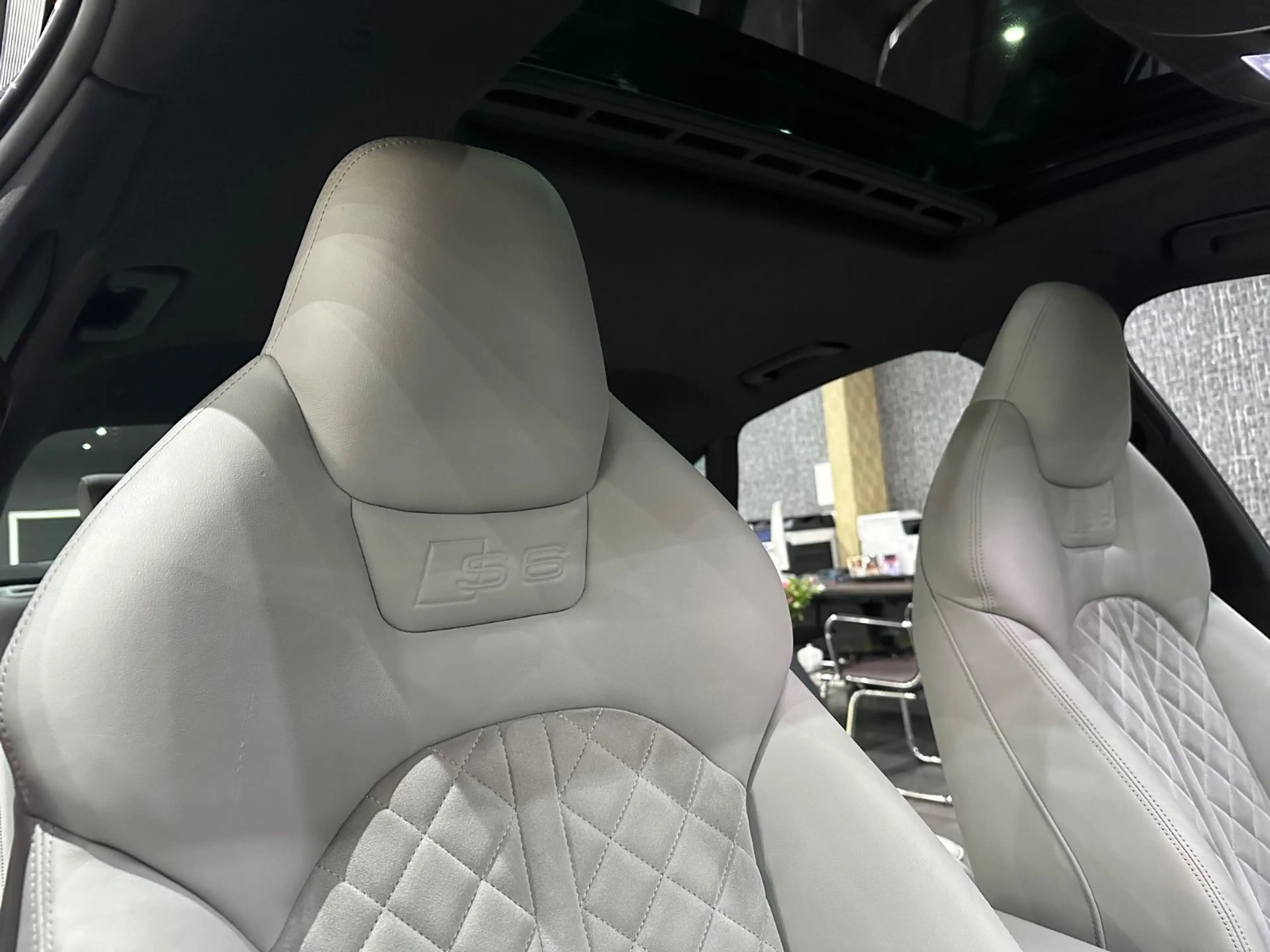 Audi S6 Lim. 4.0 TFSI quattro /BOSE /CARBON /Glasdach — photo 12