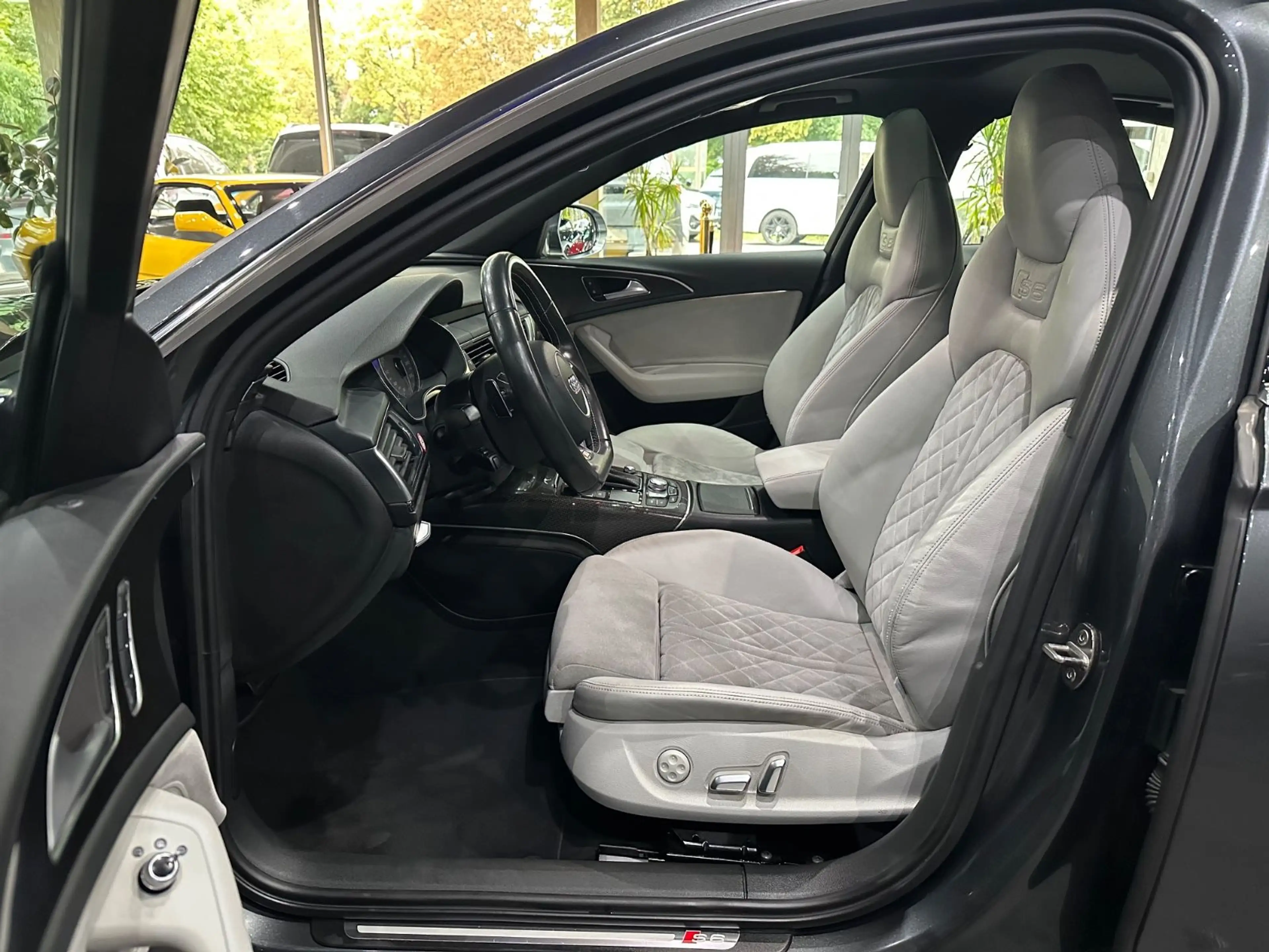 Audi S6 Lim. 4.0 TFSI quattro /BOSE /CARBON /Glasdach — photo 7