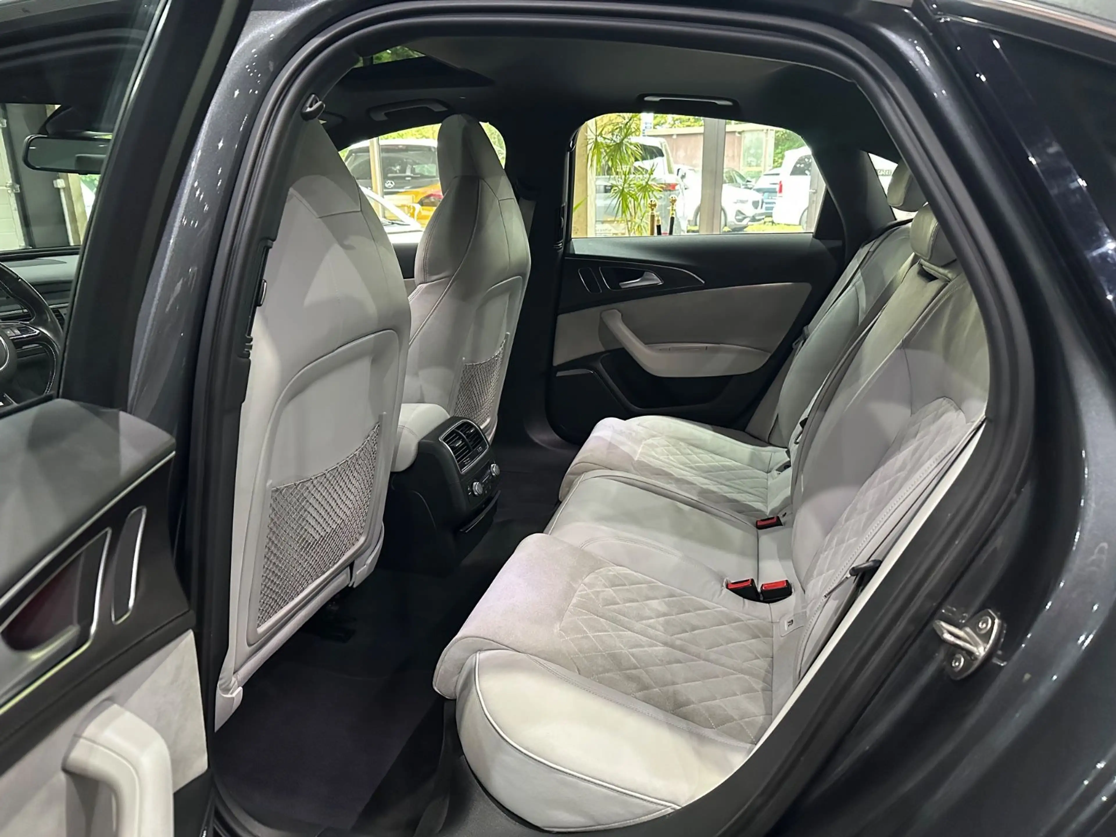 Audi S6 Lim. 4.0 TFSI quattro /BOSE /CARBON /Glasdach — photo 8
