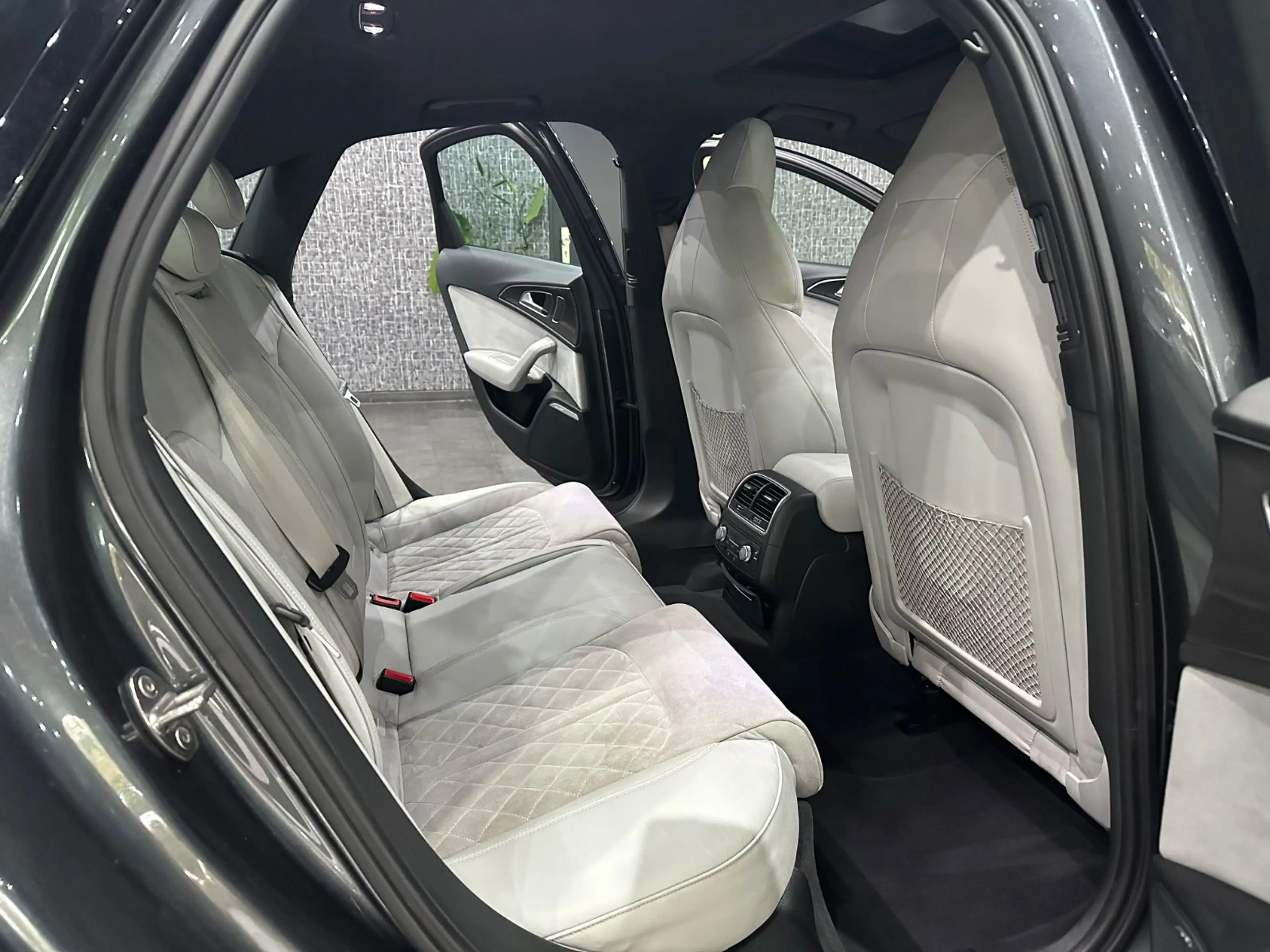 Audi S6 Lim. 4.0 TFSI quattro /BOSE /CARBON /Glasdach — photo 9