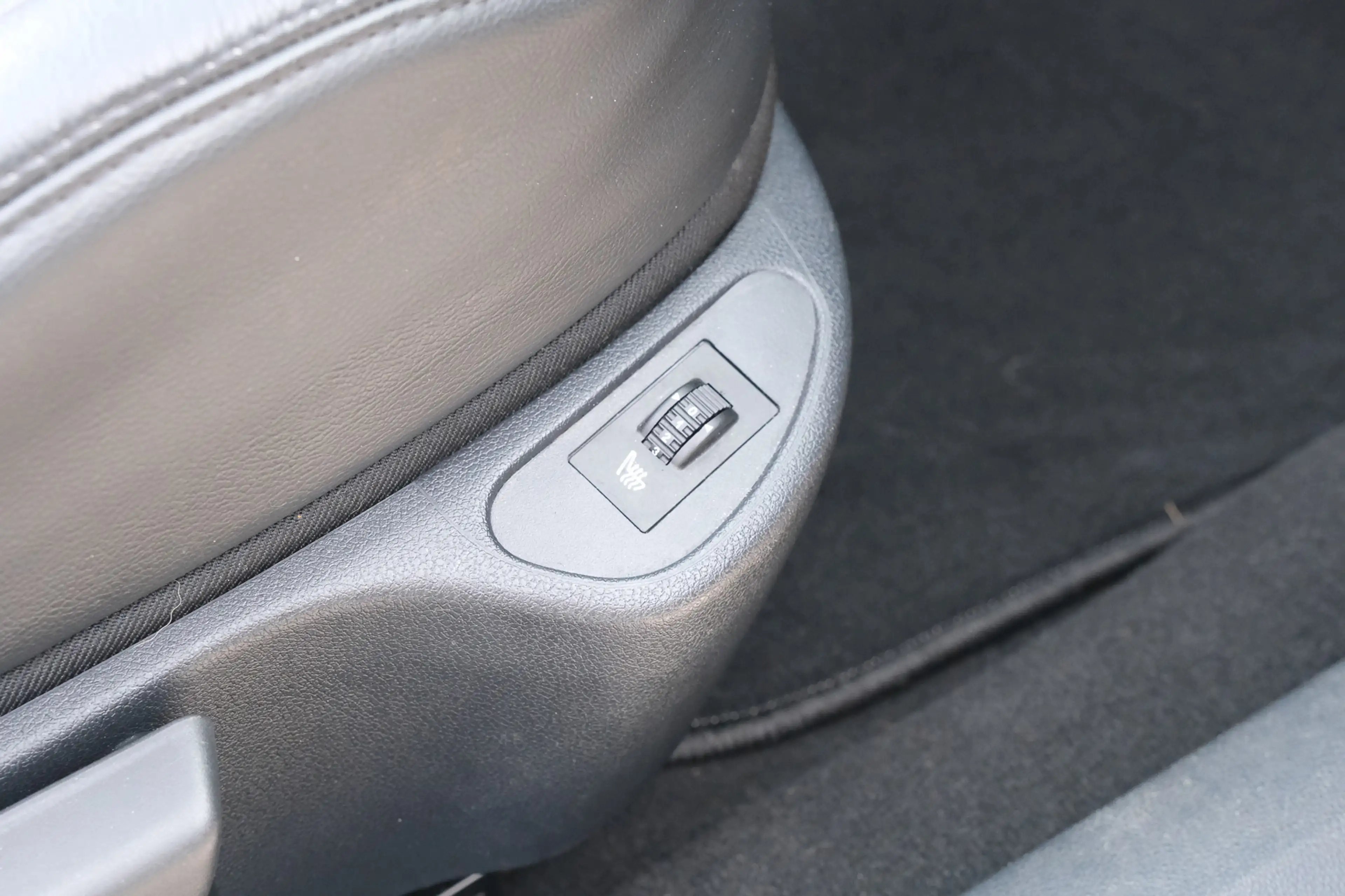Peugeot 308 CC 1.6 THP Feline — photo 6