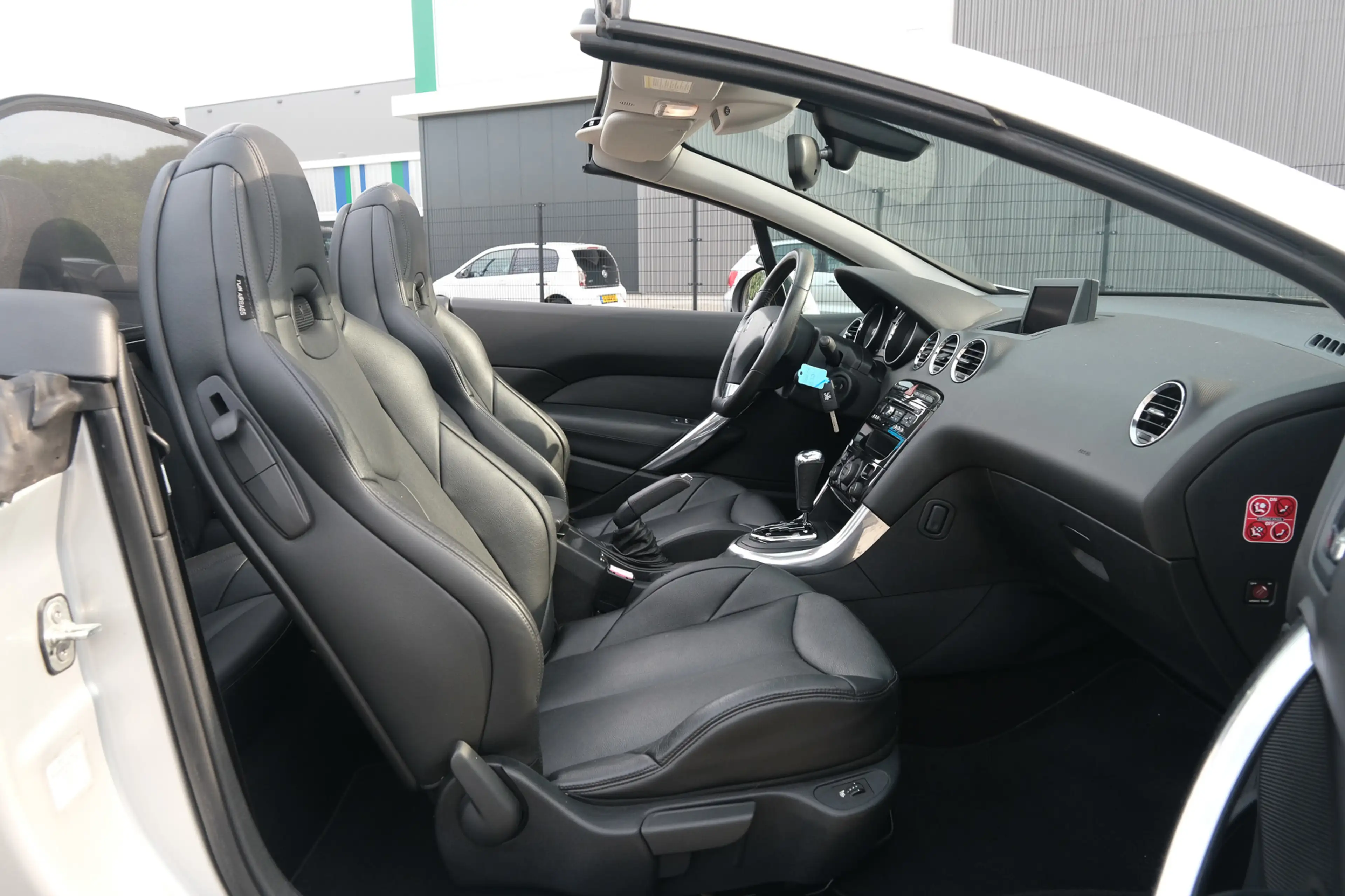 Peugeot 308 CC 1.6 THP Feline — photo 19