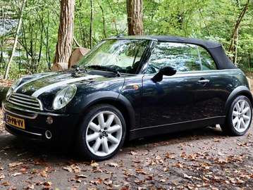 Cabrio 1.6 | Astro Black Metallic | Handgeschakeld