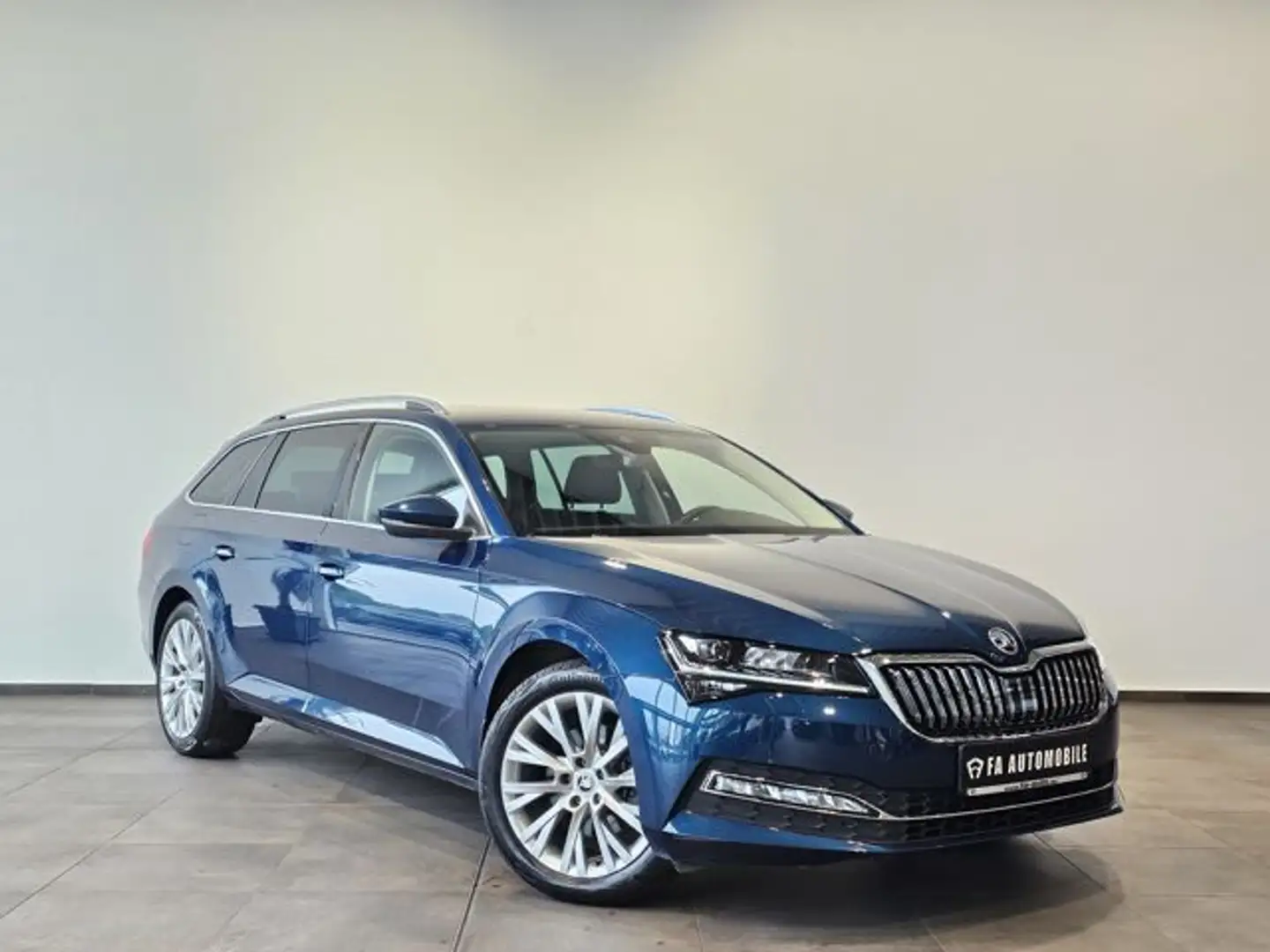 Skoda Superb Sport Matrix Navi Virtual Kameras AHK ACC Blau - 2