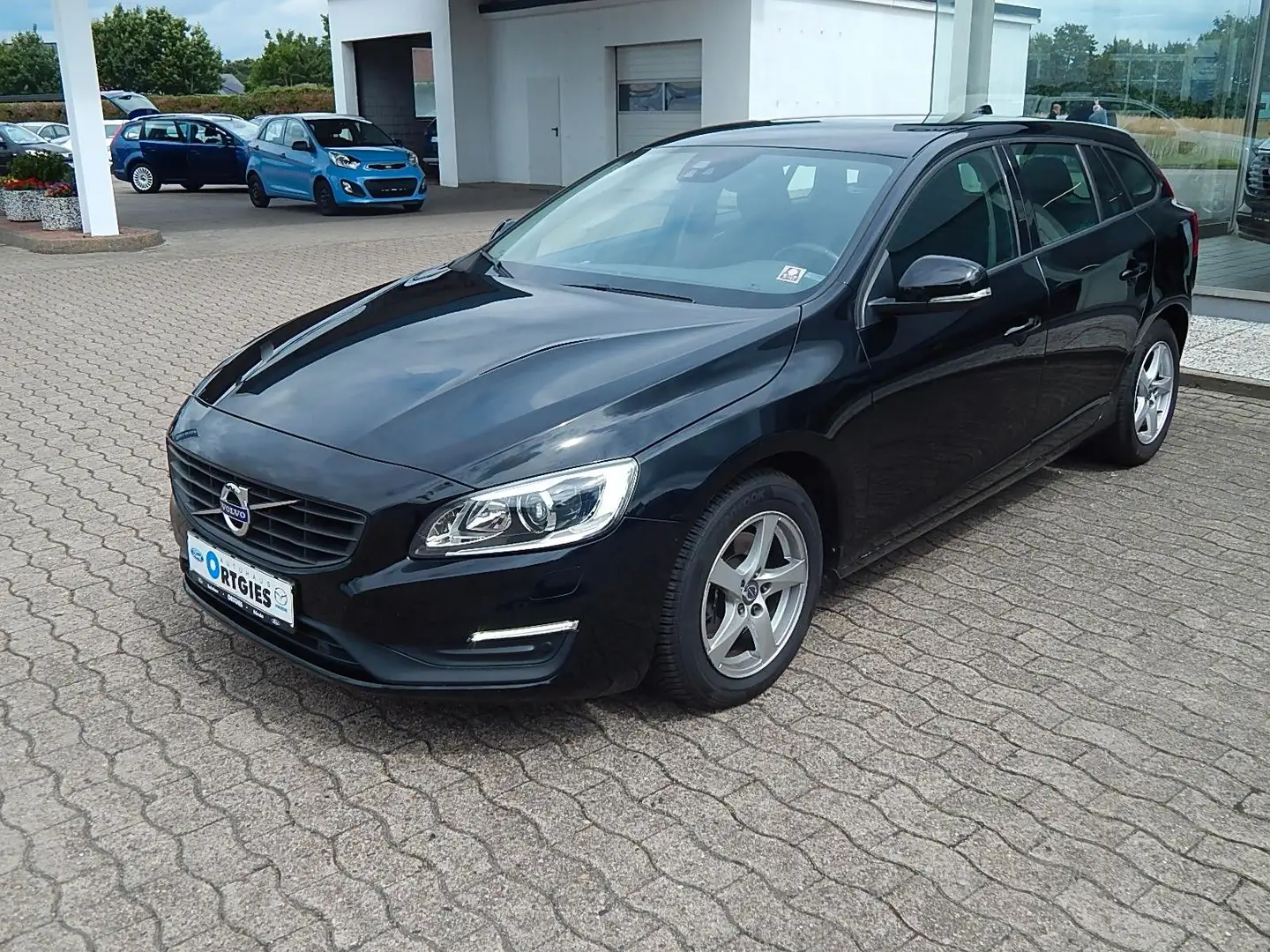 Volvo V60 Kombi Kinetic  Automatik Schwarz - 2