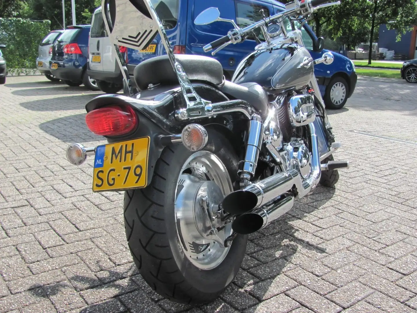 Suzuki VZ 800 Marauder Negro - 2