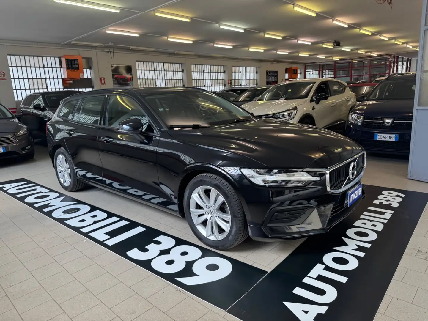 Volvo V60 B4 (d) Geartronic Momentum Business Nero - 1
